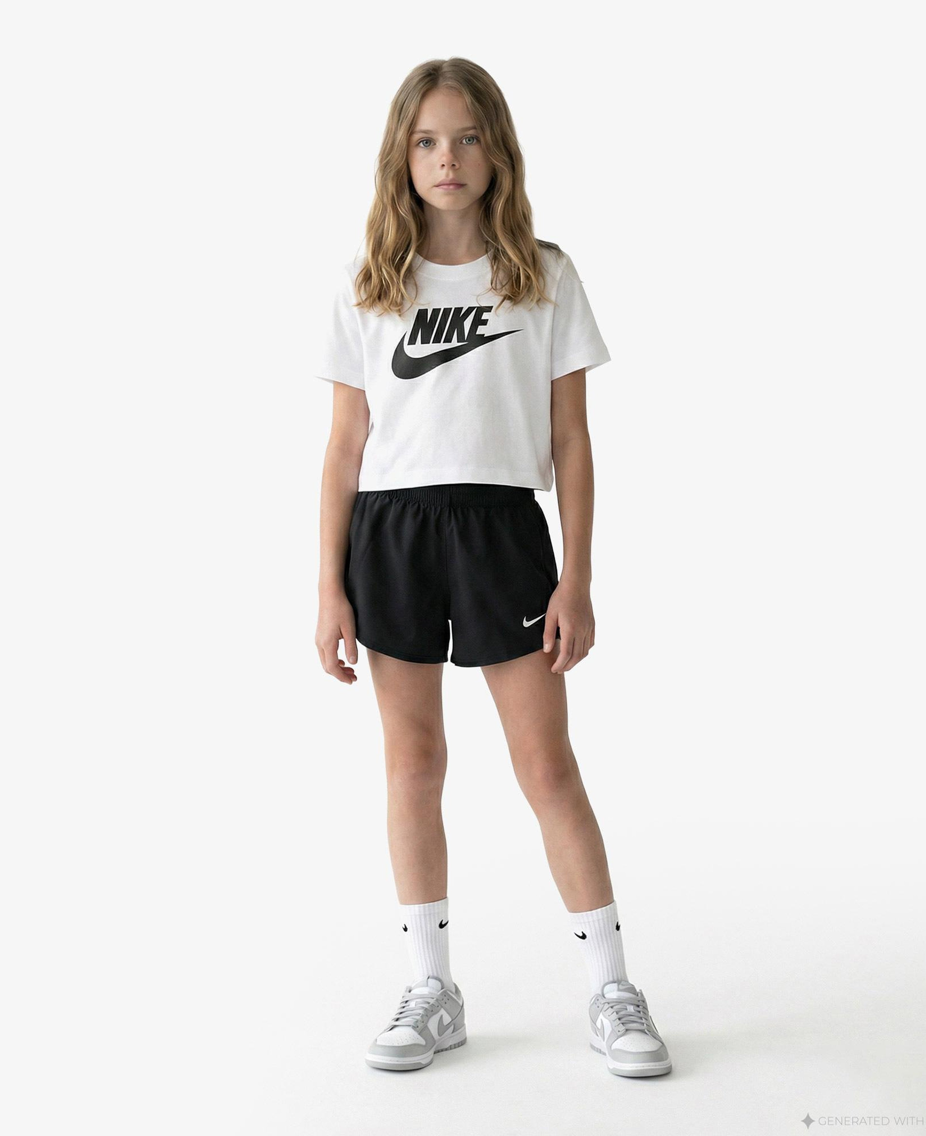Nike Sportswear Futura Çocuk Beyaz Crop T-Shirt