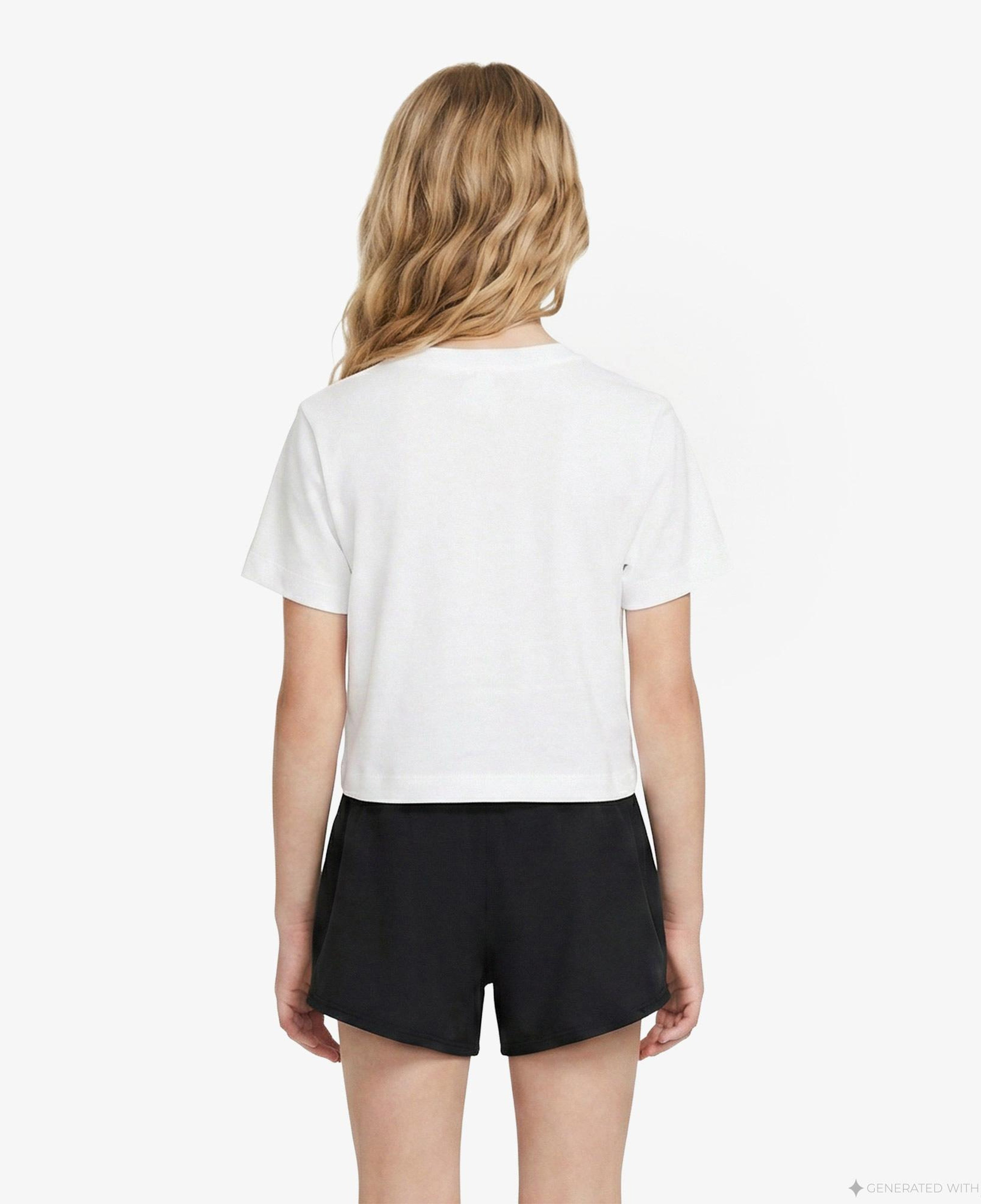 Nike Sportswear Futura Çocuk Beyaz Crop T-Shirt