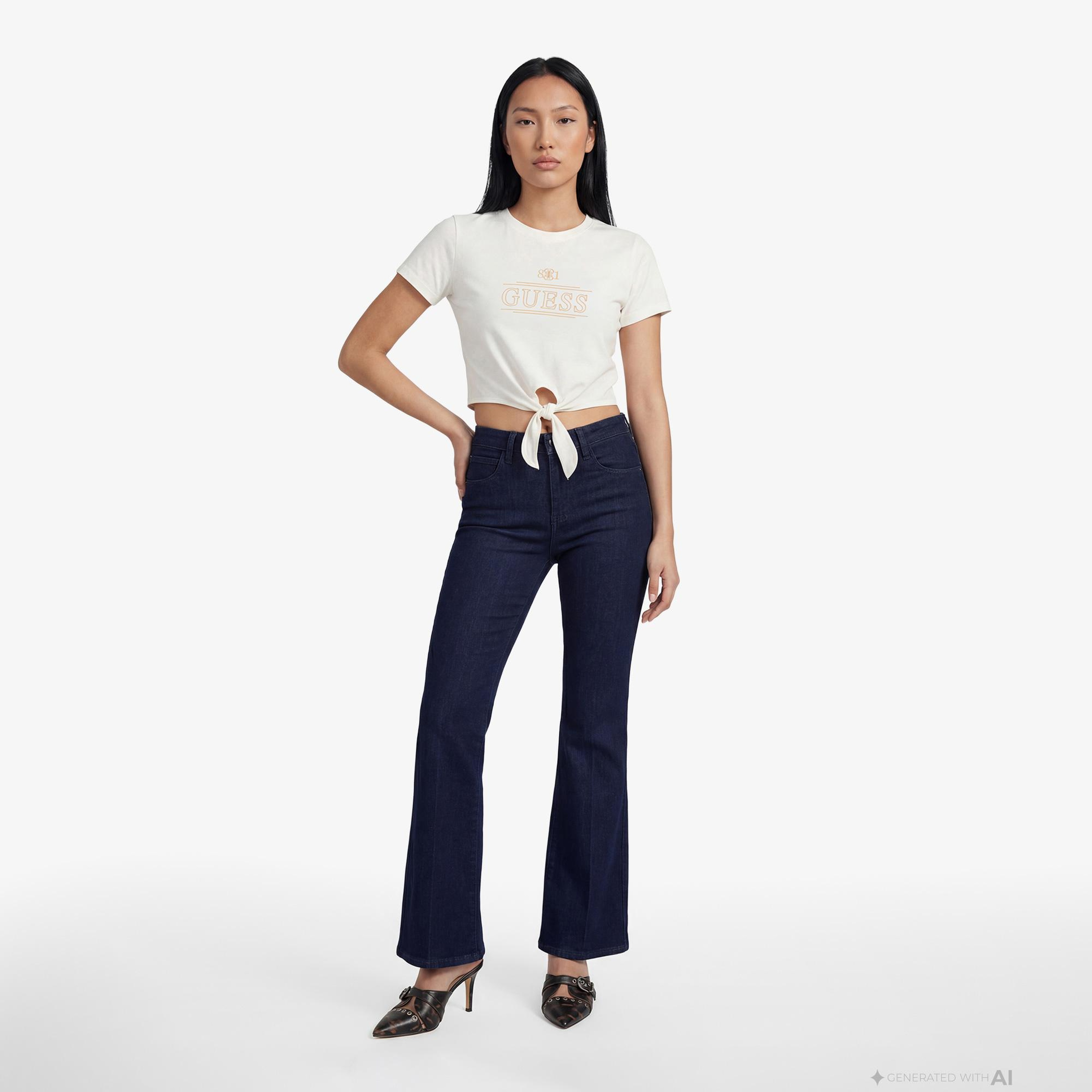 Guess Martina Aktif Boxy Fit Kadın Beyaz T-Shirt