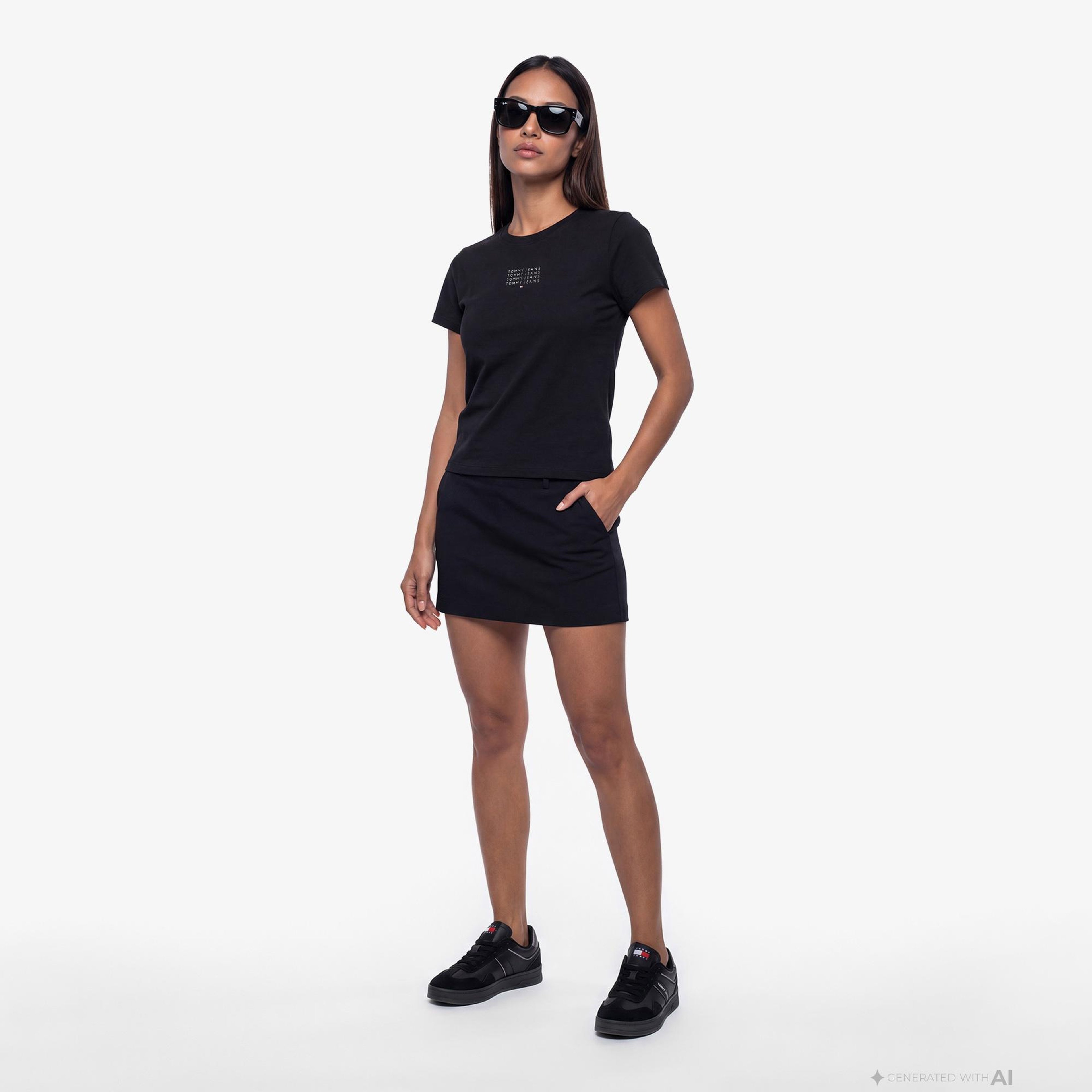 Tommy Hilfiger Linear Kadın Siyah T-Shirt