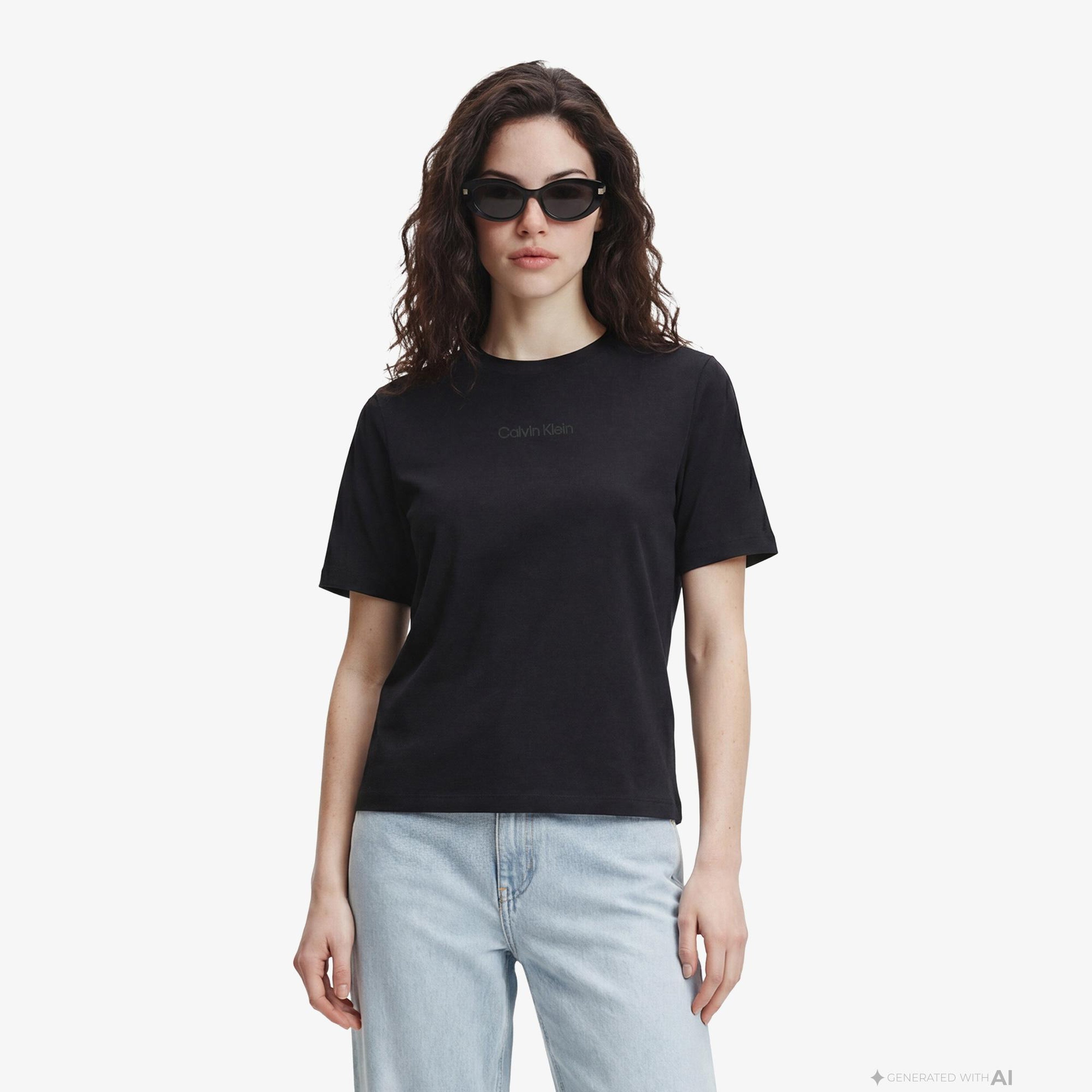 Calvin Klein Classic 20S Logo Grap Kadın Siyah T-Shirt