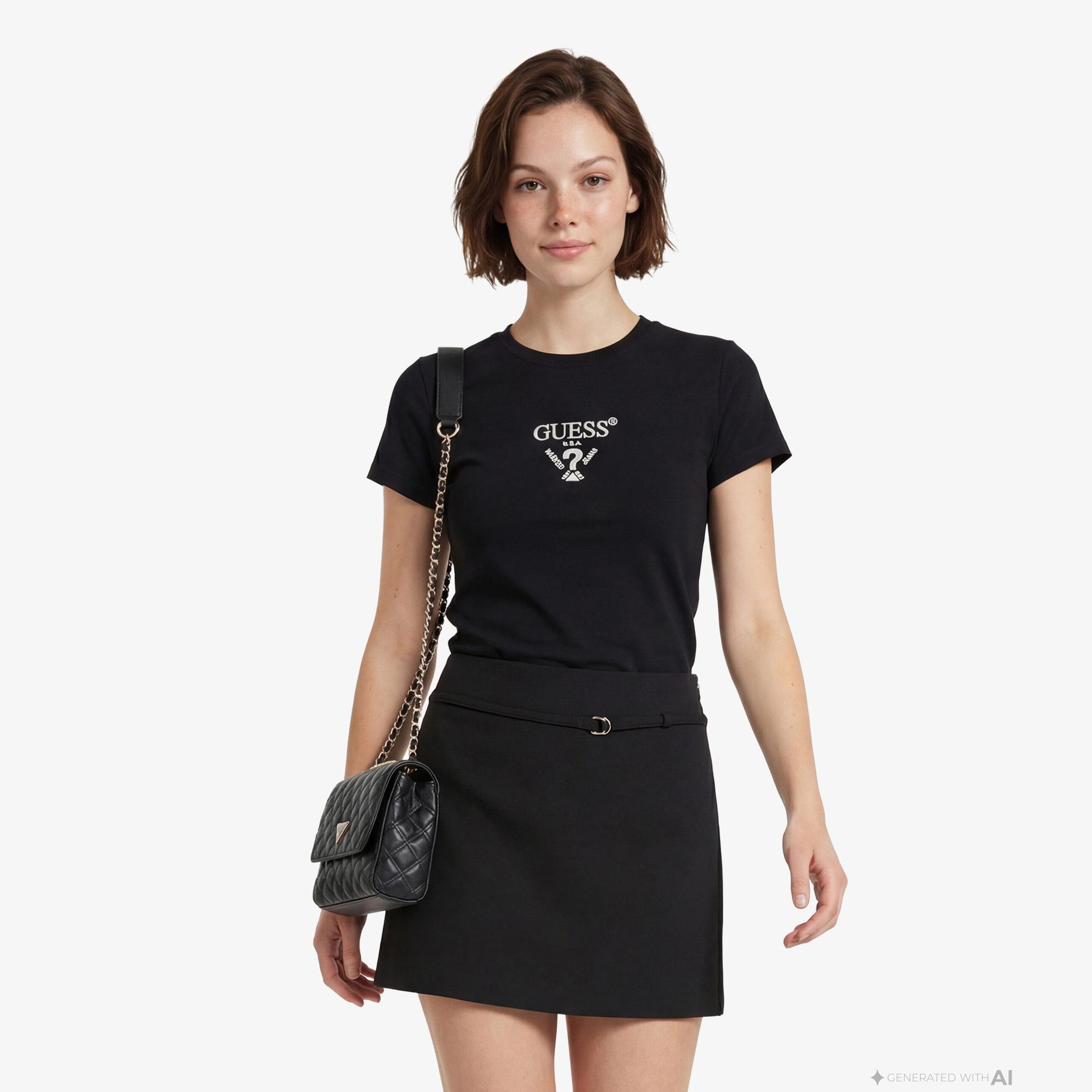 Guess Colette Aktif Slim Fit Kadın Krem T-Shirt