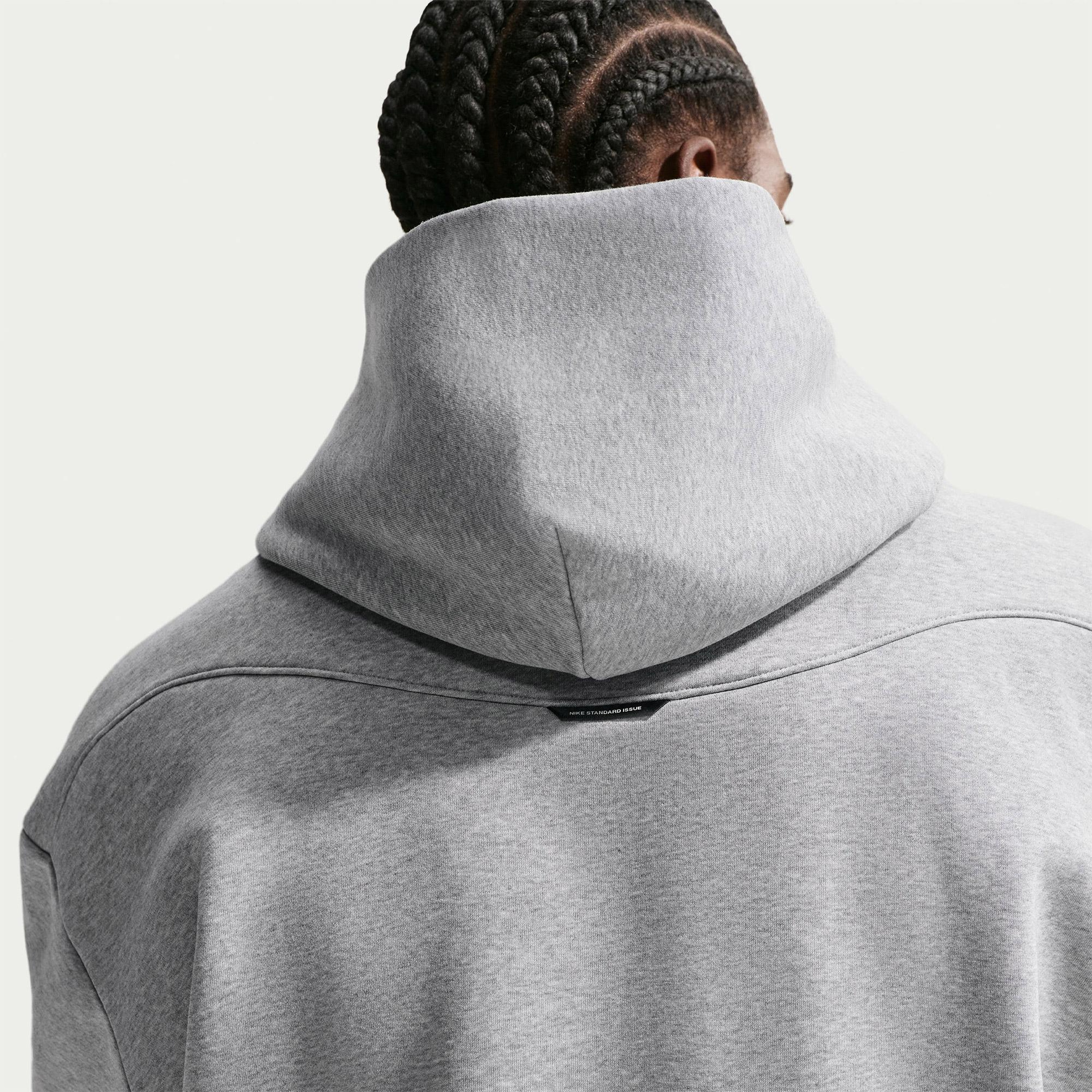 Nike Therma-Fit Standard Issue Erkek Gri Hoodie