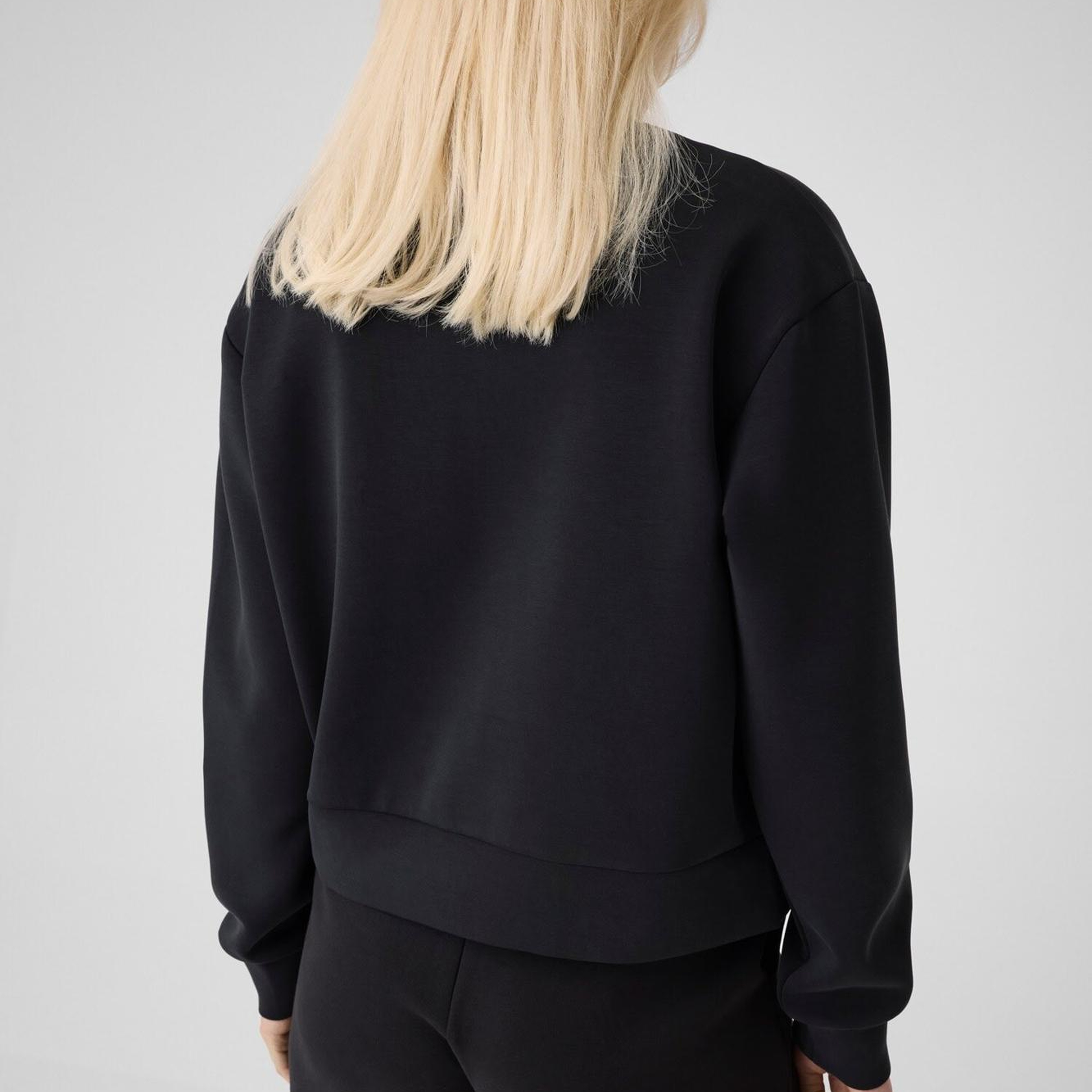 Yüksek Yakalı Sweatshirt