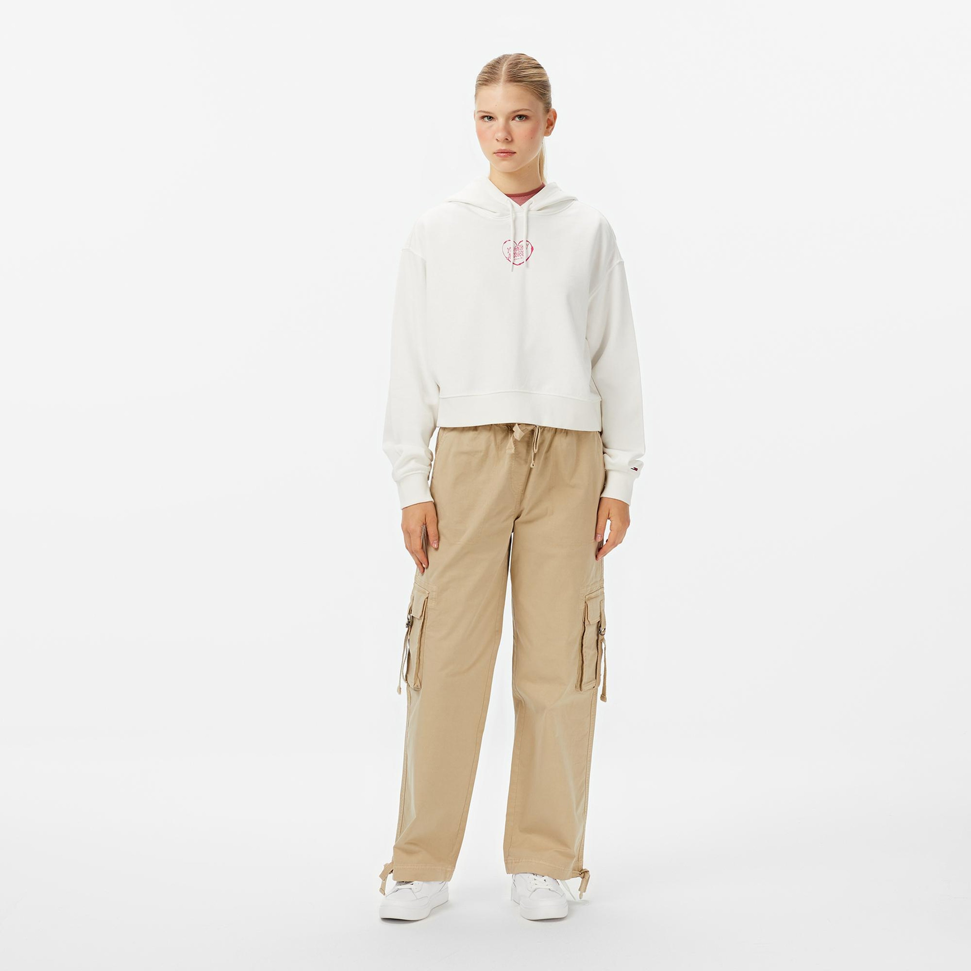 Tommy Jeans Crop Heart Slim Kadın Beyaz Sweatshirt