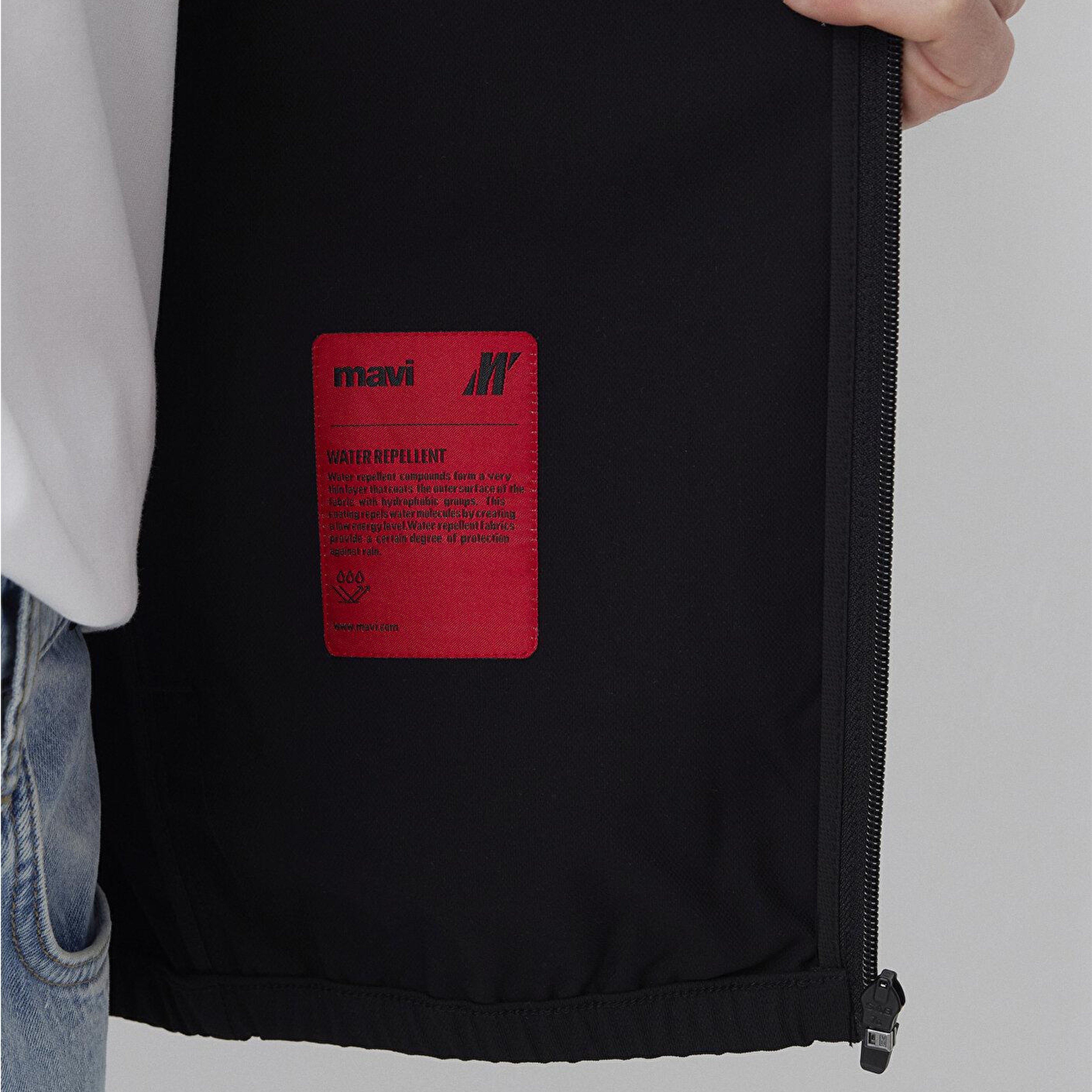 Mavi Su İtici Kapüşonlu Siyah Spandex Ceket Regular Fit / Normal Kesim 0110894-71379