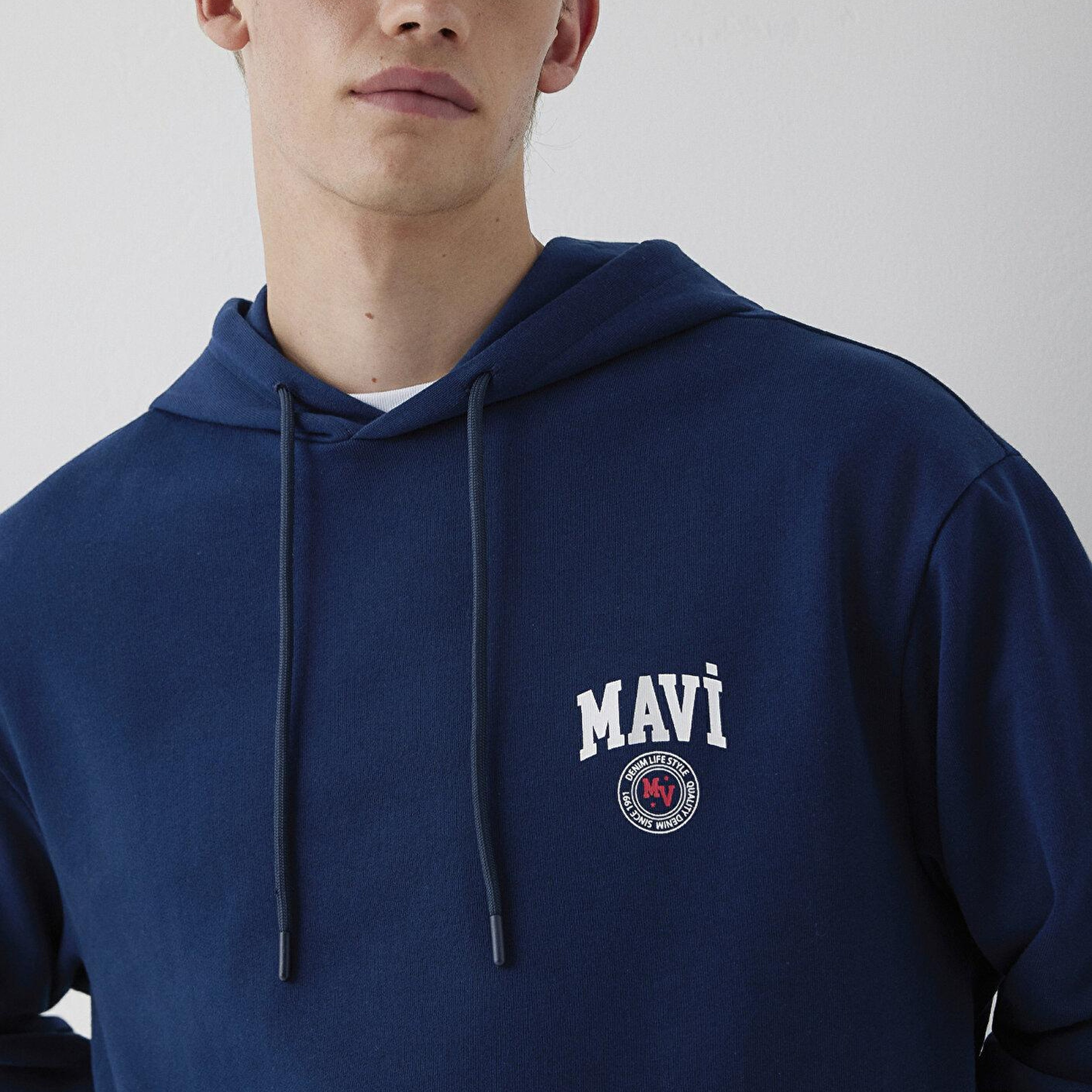 Mavi Mavi Logo Baskılı Kapüşonlu Lacivert Sweatshirt 0S10656-89353
