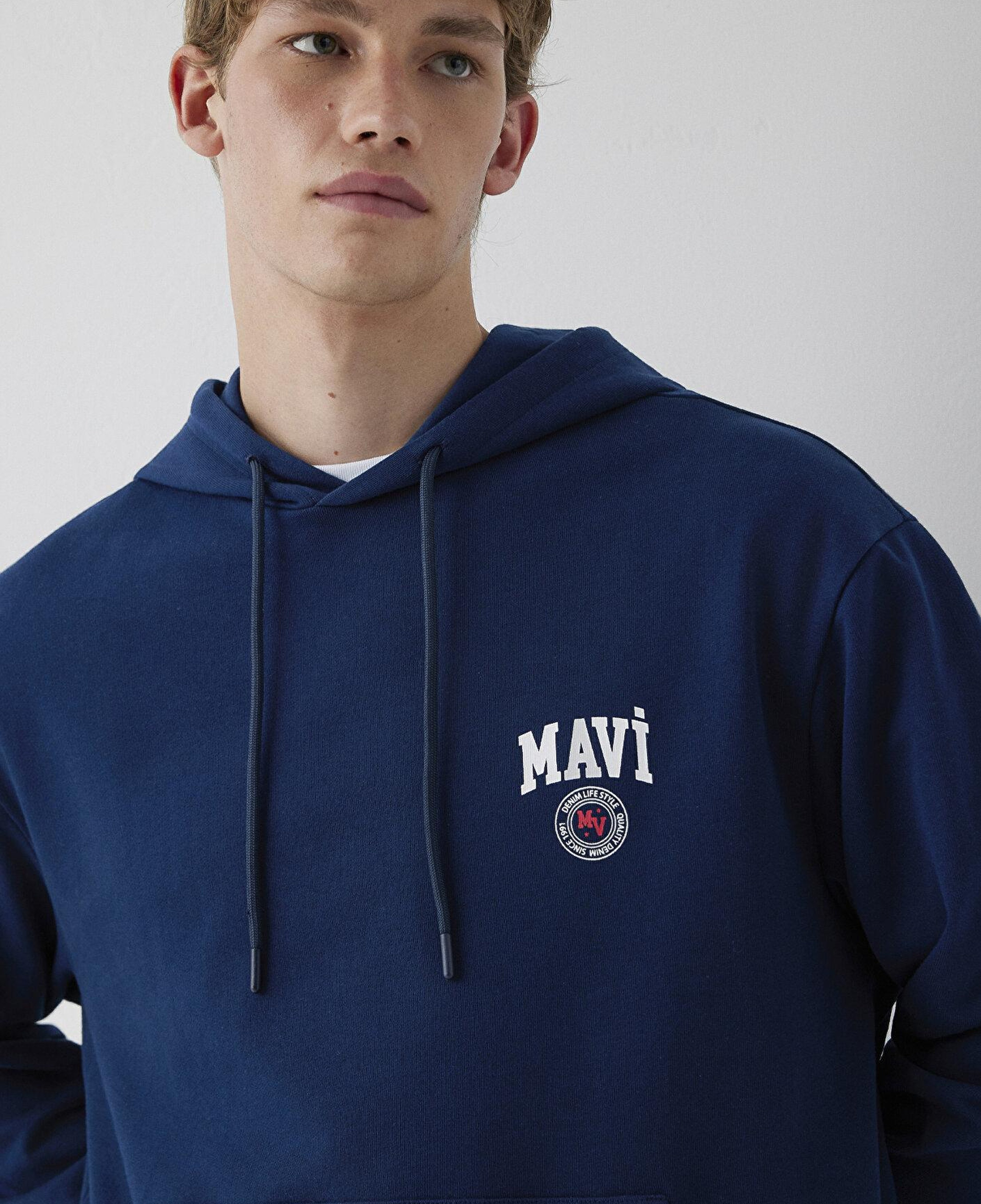Mavi Mavi Logo Baskılı Kapüşonlu Lacivert Sweatshirt 0S10656-89353