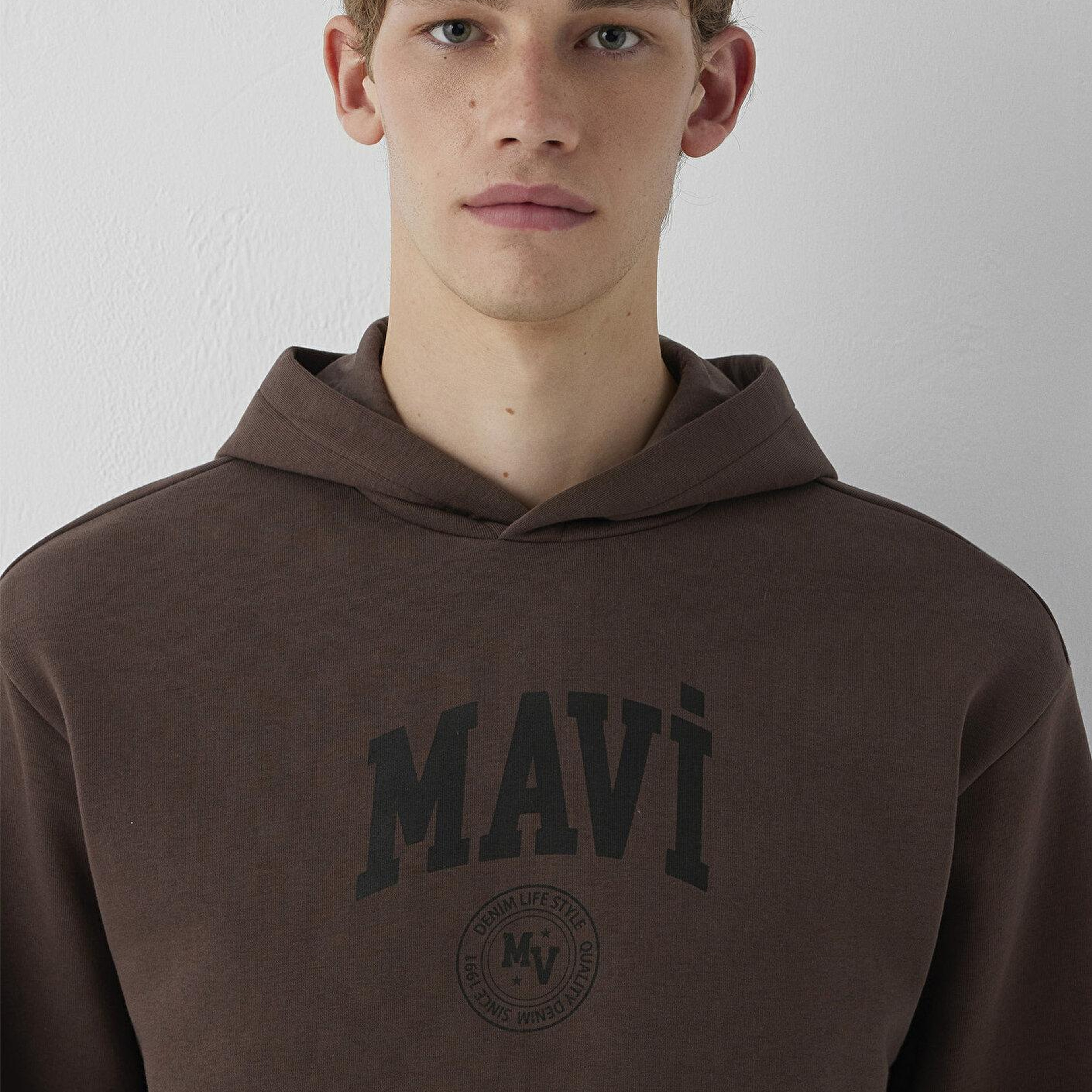 Mavi Mavi Logo Baskılı Kapüşonlu Kahverengi Sweatshirt 0S10646-71603