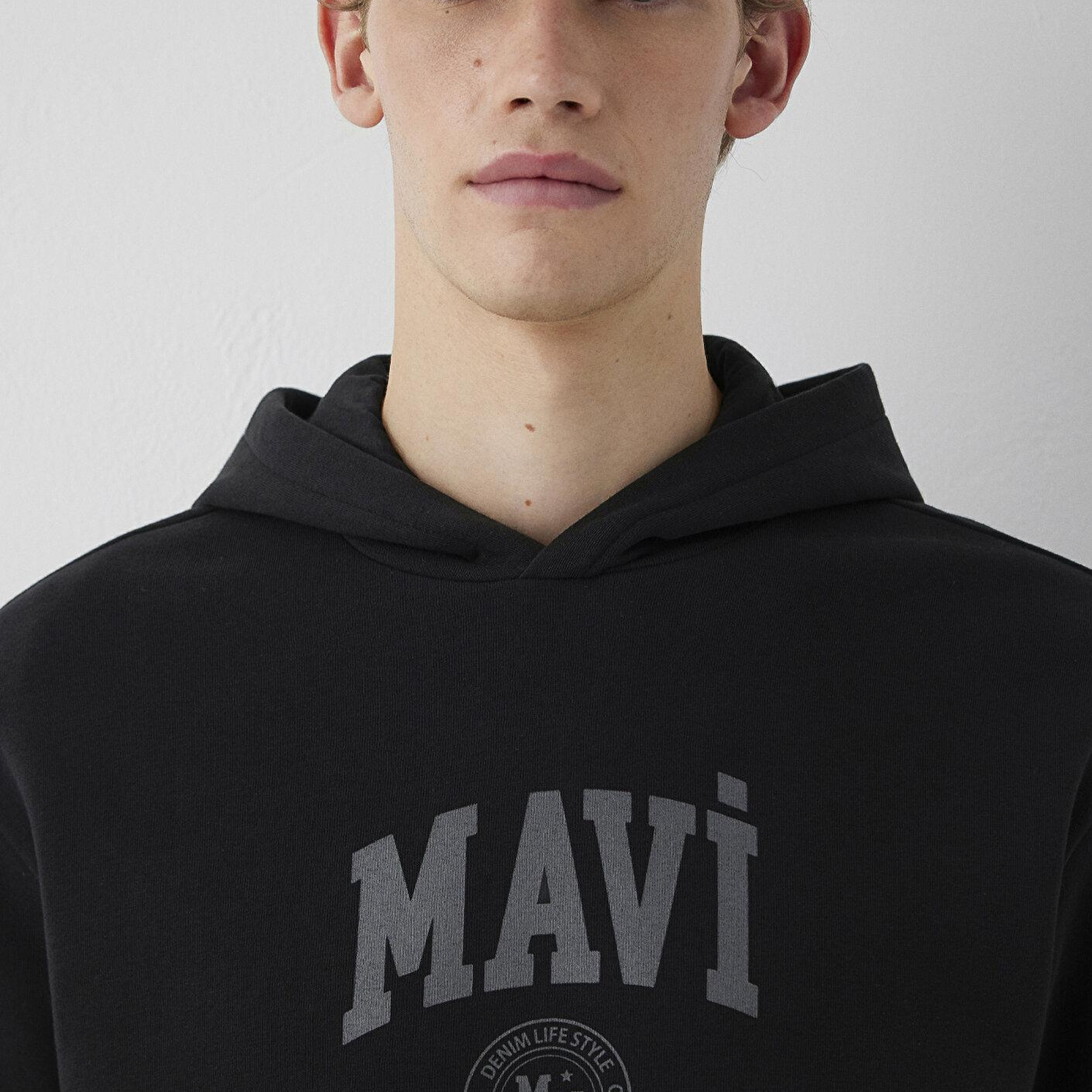 Mavi Mavi Logo Baskılı Kapüşonlu Siyah Sweatshirt 0S10646-900