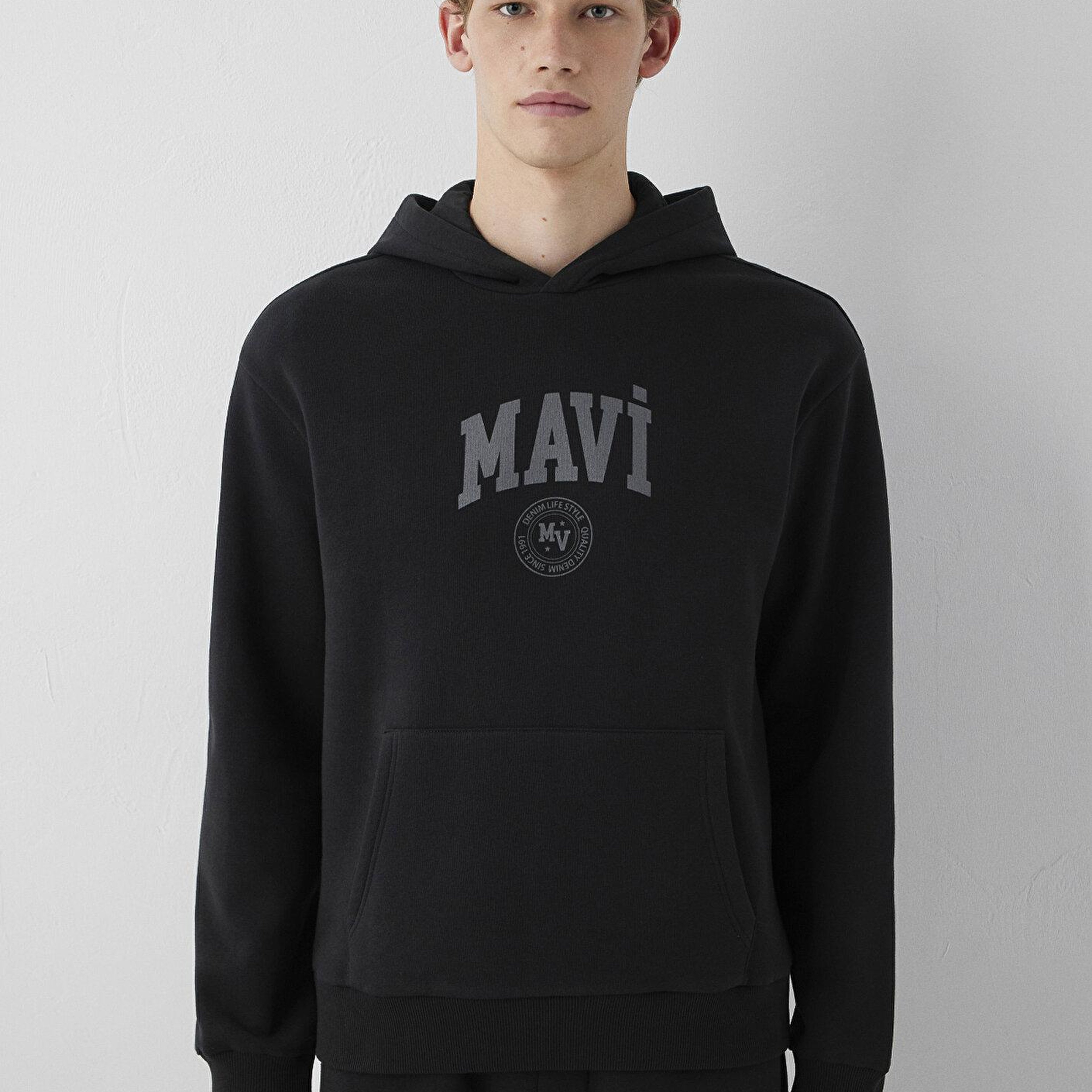Mavi Mavi Logo Baskılı Kapüşonlu Siyah Sweatshirt 0S10646-900
