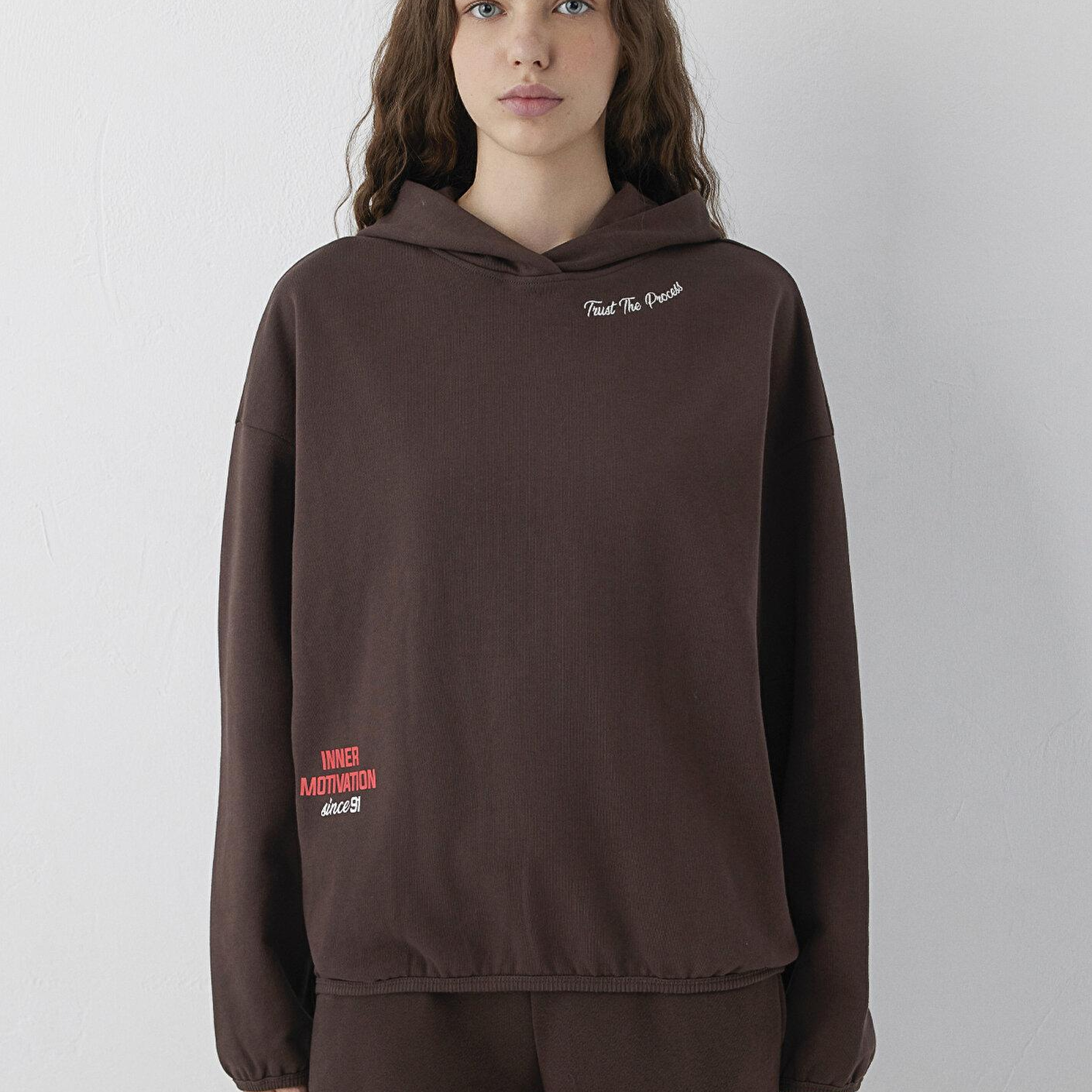 Mavi Kapüşonlu Kahverengi Sweatshirt 1S20081-70236