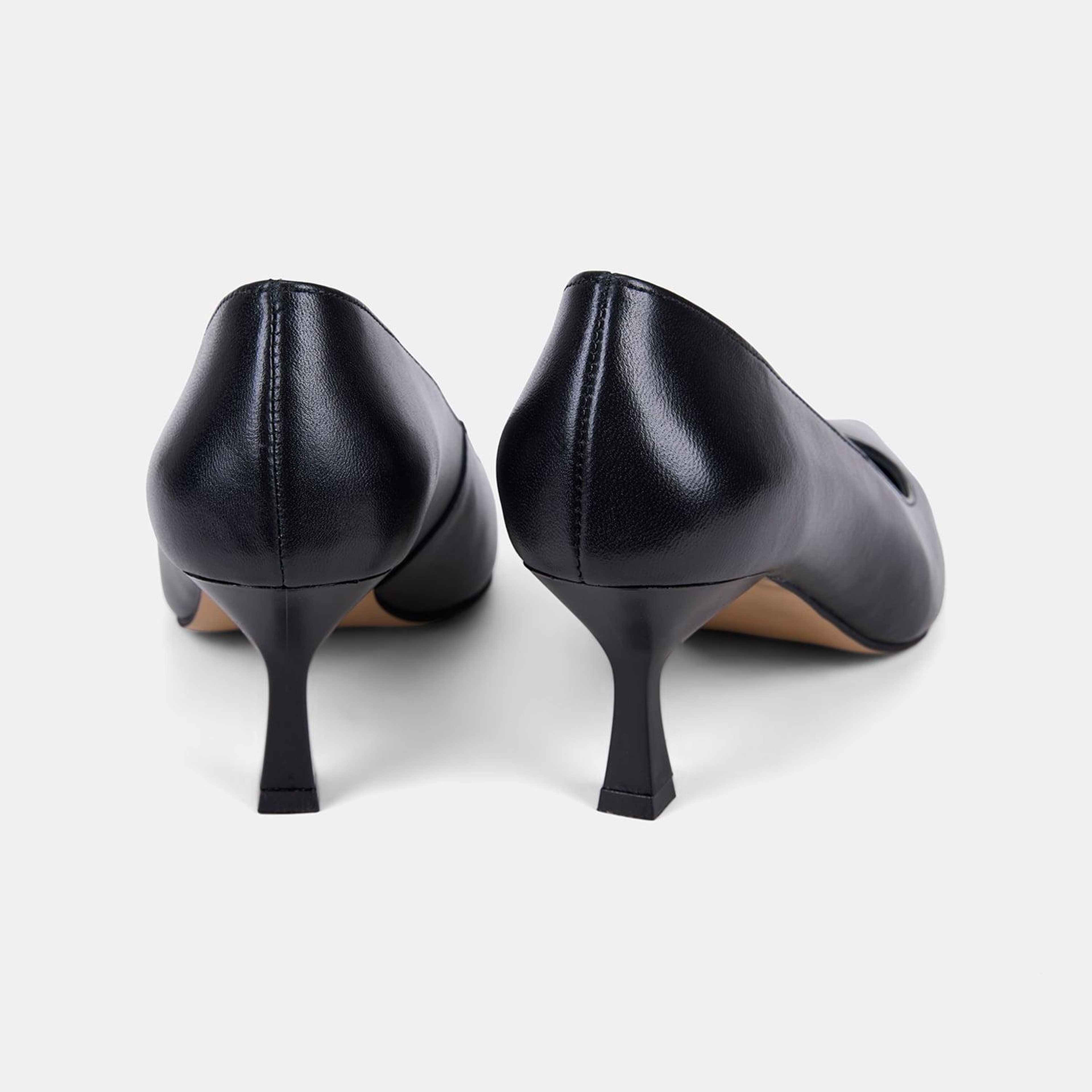 Kadın Siyah Sivri Burunlu Kısa Topuklu Deri Stiletto