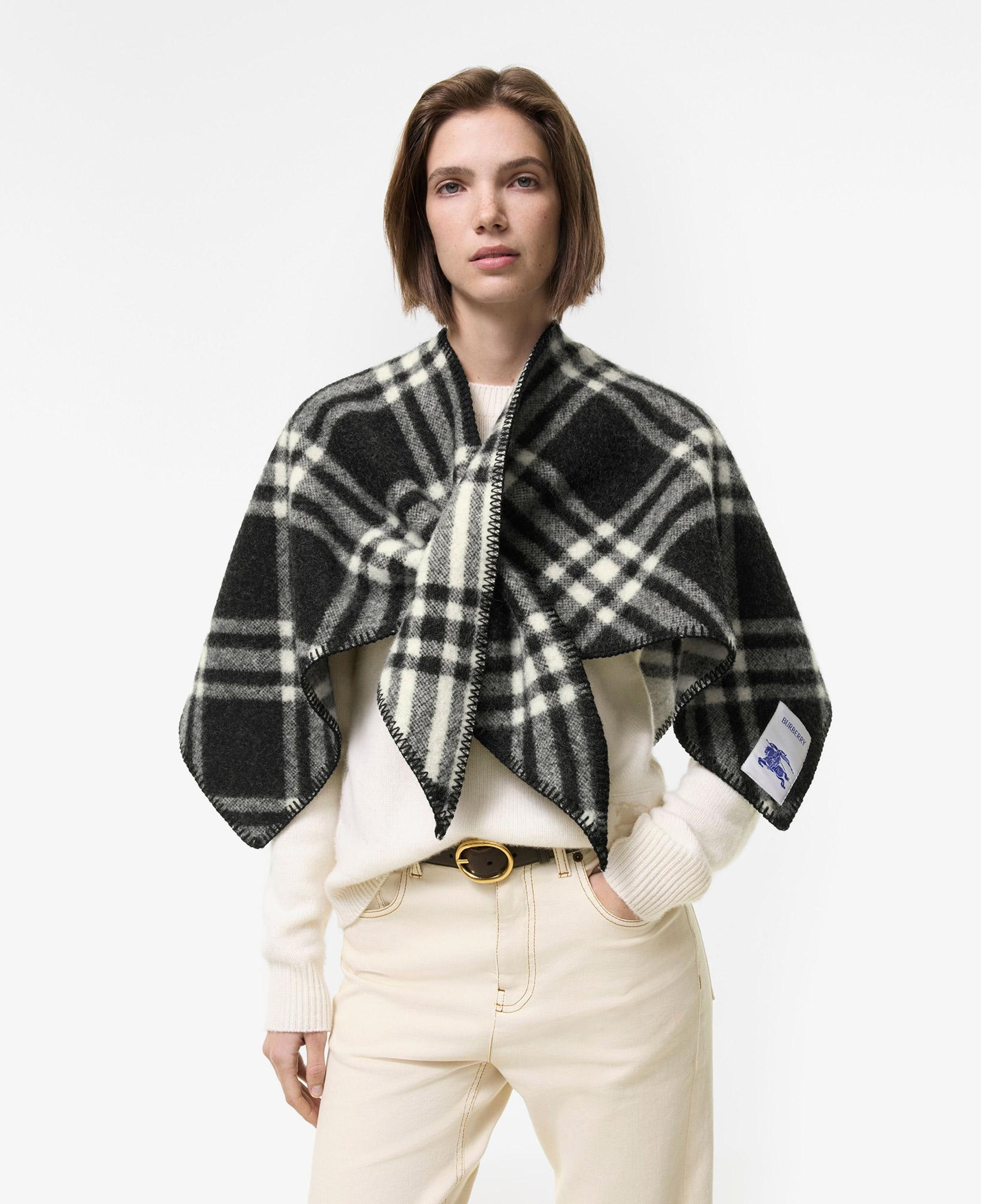 Burberry 120X130 Rydal Kadın Siyah Atkı