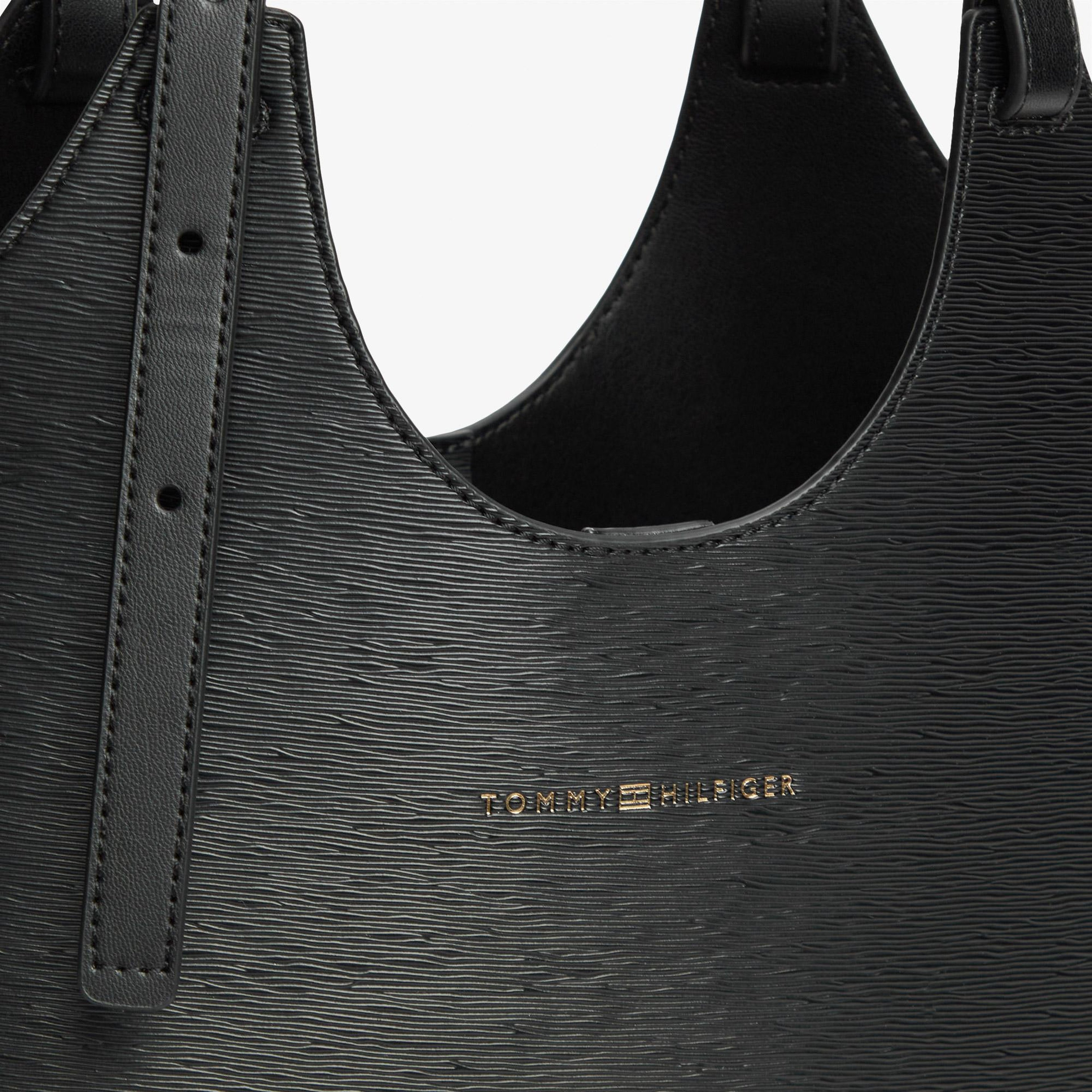 Tommy Hilfiger Modern Kadın Siyah Omuz Çantası