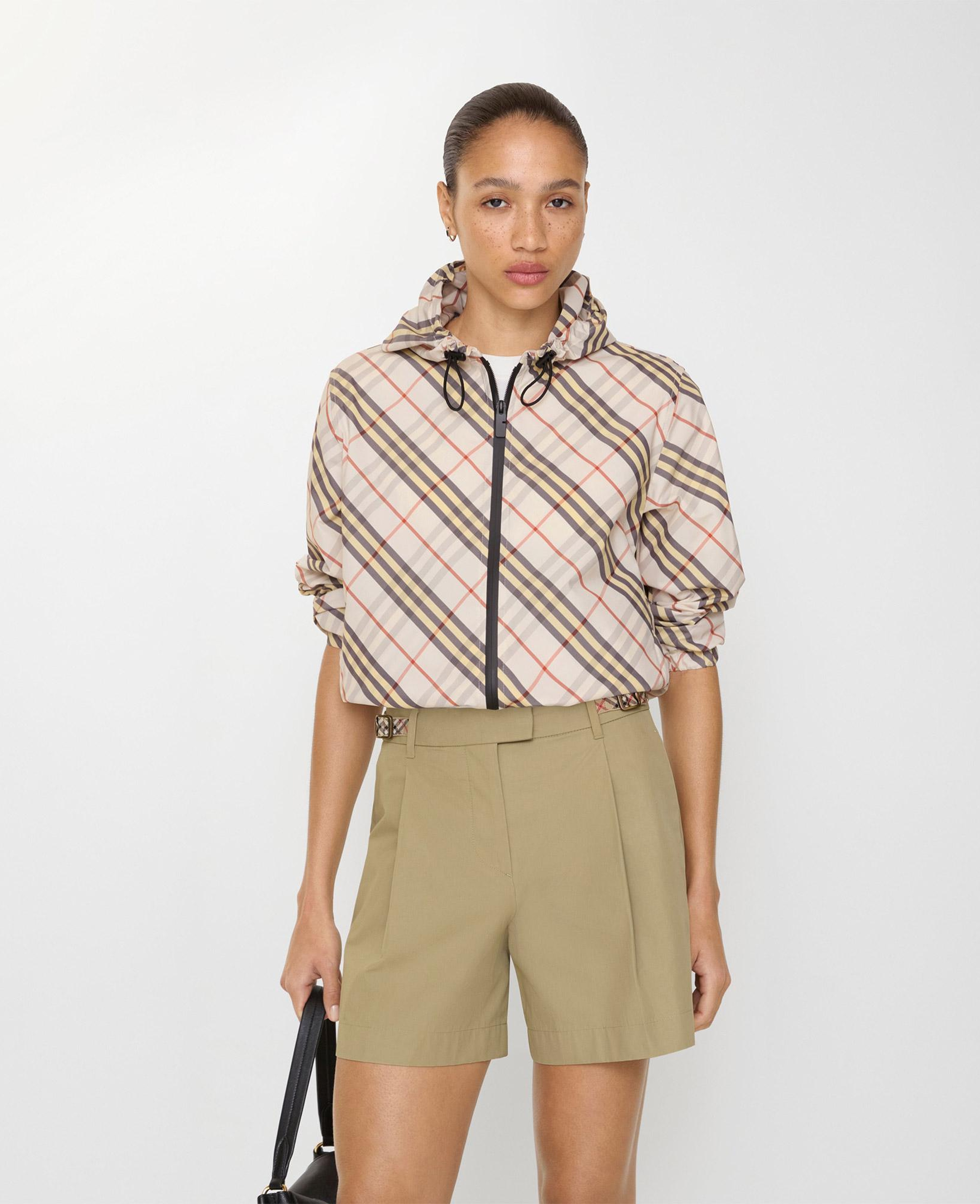 Burberry Kadın Bej Şort