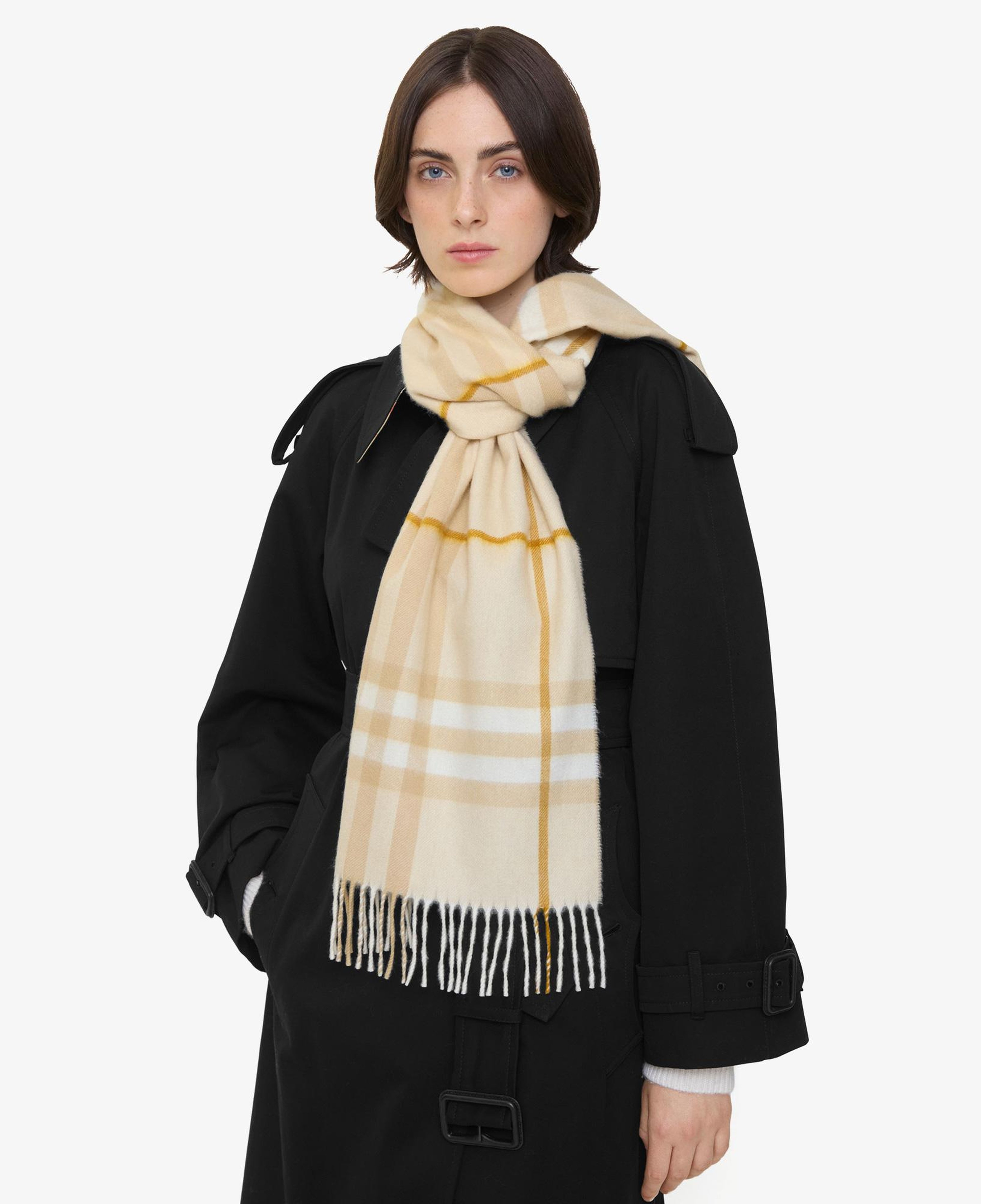 Burberry Giant Check Cashmere Kadın Krem Atkı