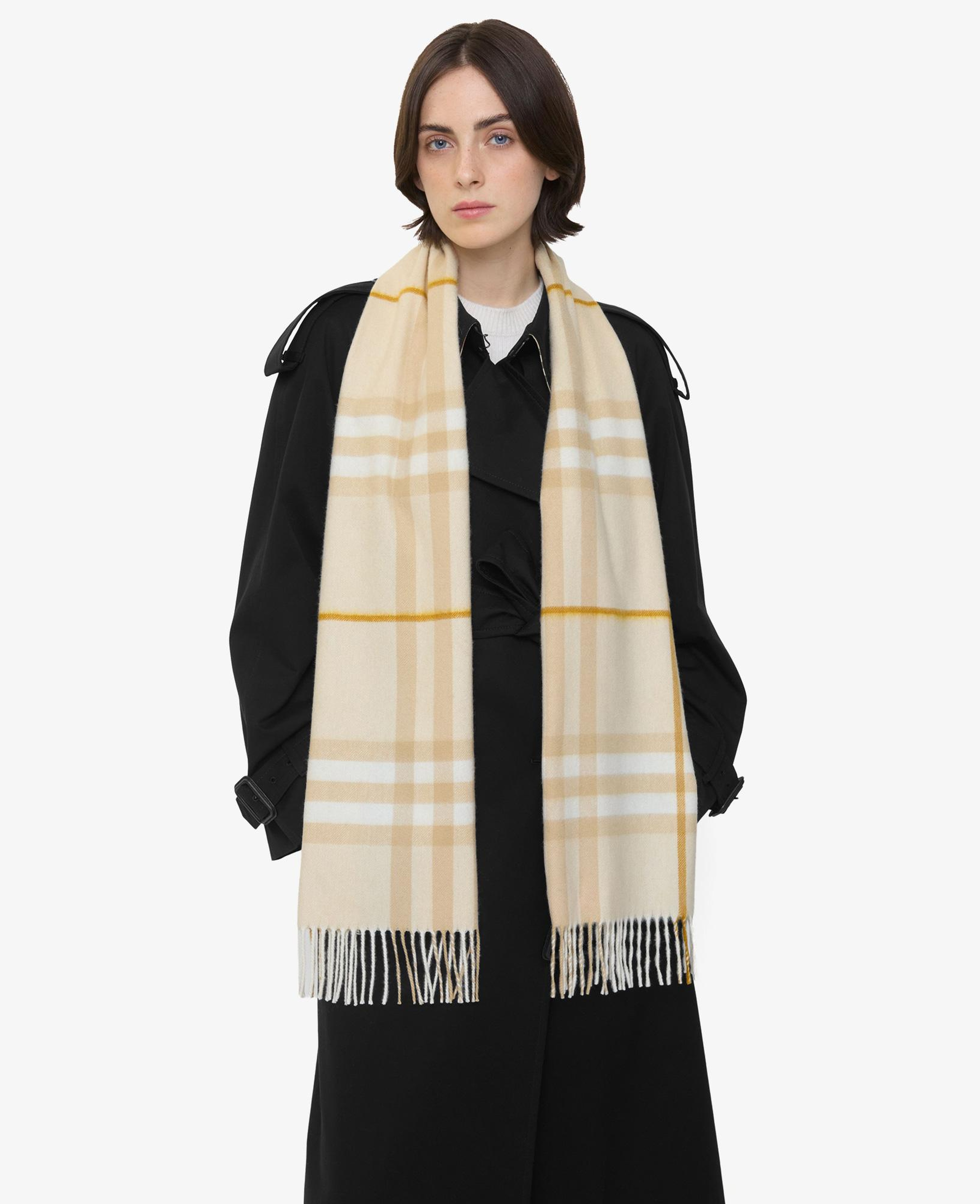 Burberry Giant Check Cashmere Kadın Krem Atkı