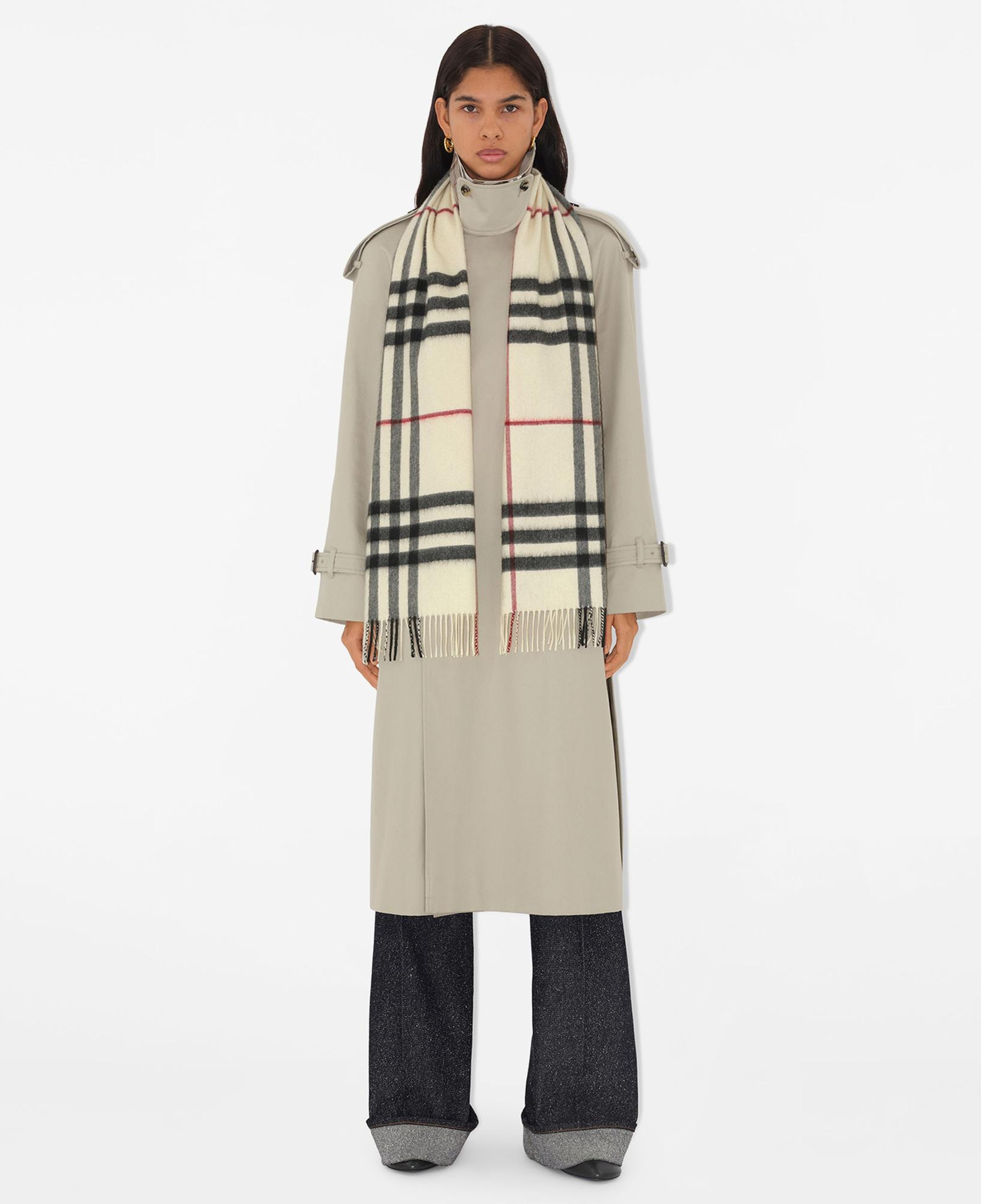 Burberry Giant Cashmere Kadın Krem Atkı