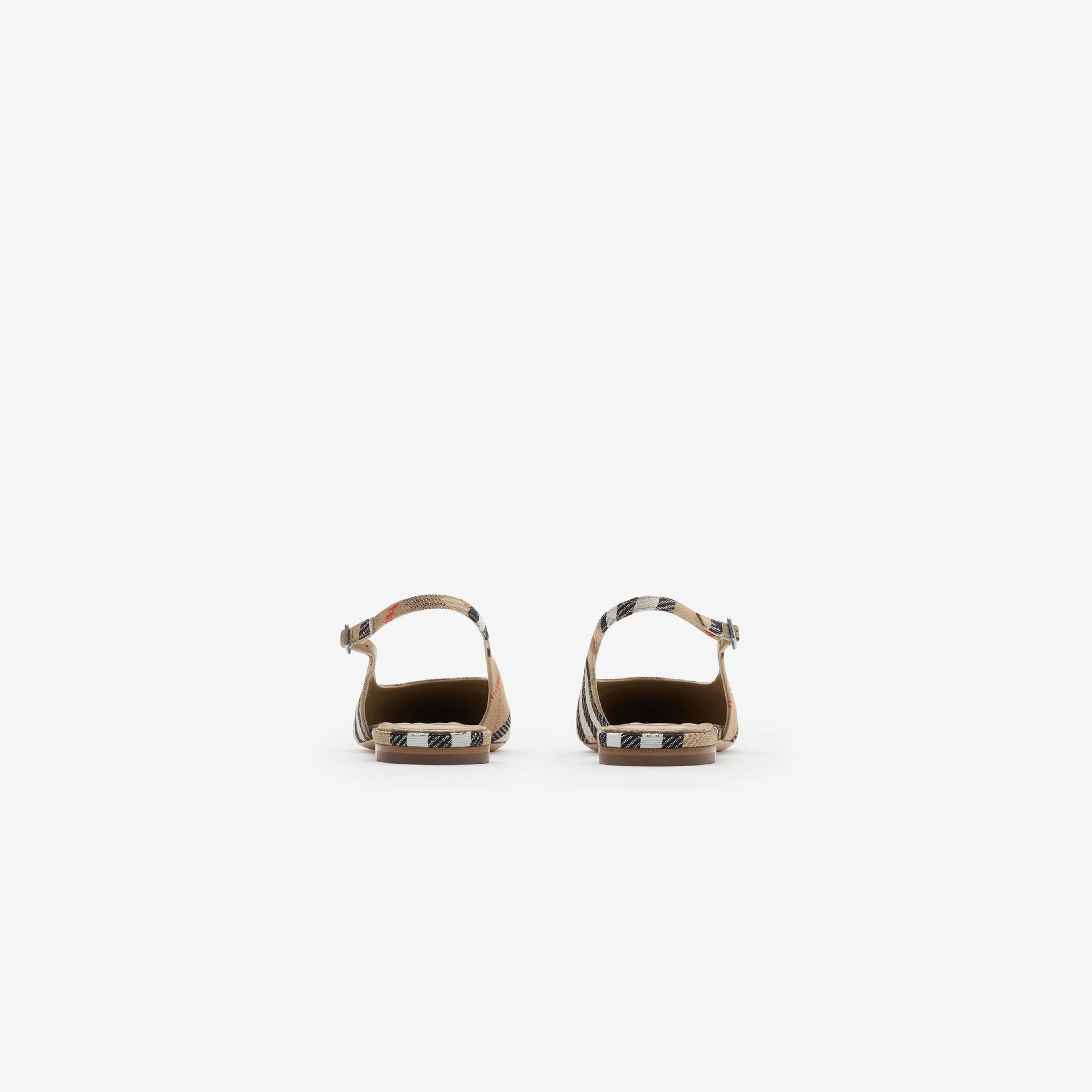 Burberry Birdie Kadın Bej Babet