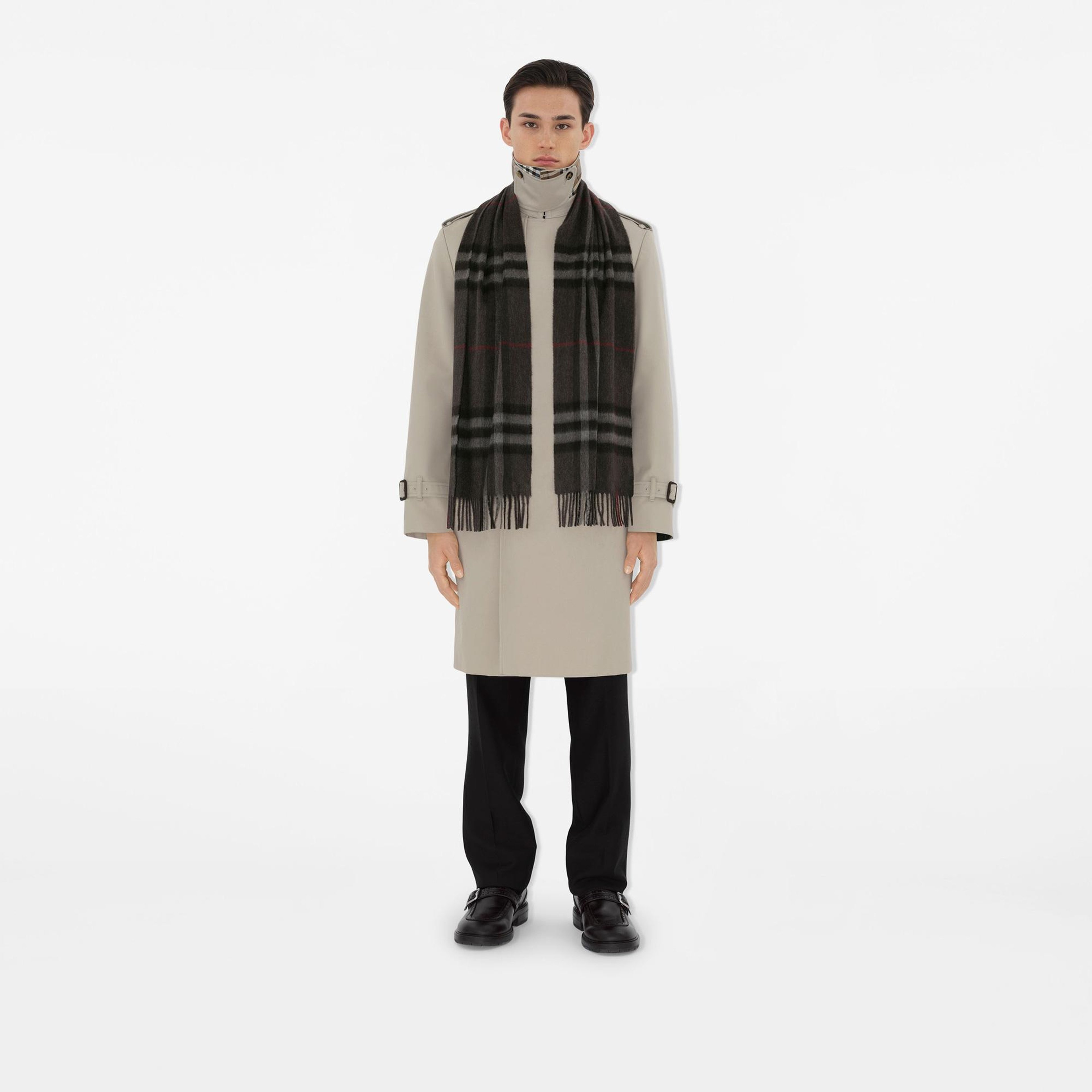 Burberry Giant Check Kadın Antrasit Atkı