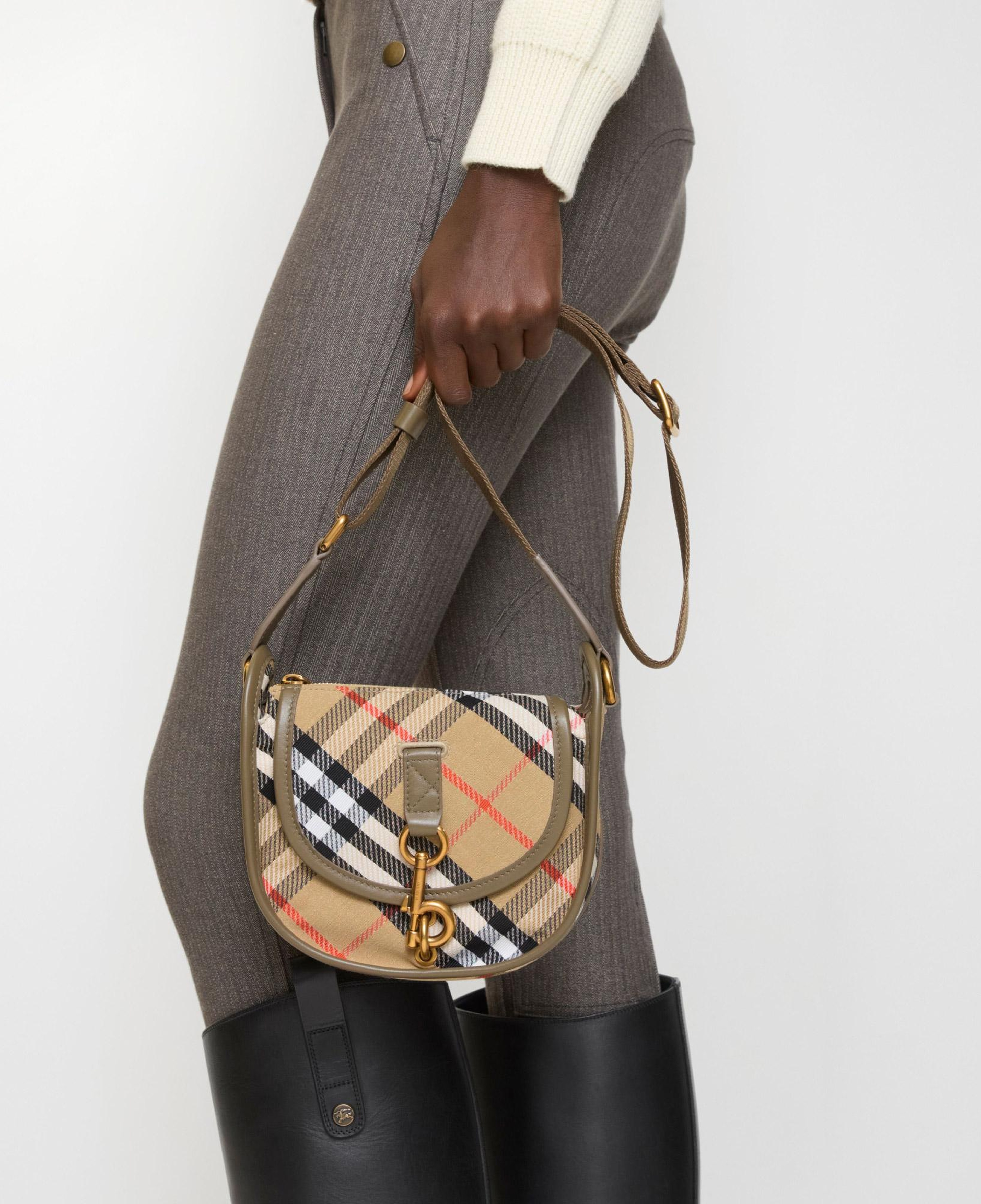 Burberry B Clıp Messenger Kadın Bej Çapraz Çanta