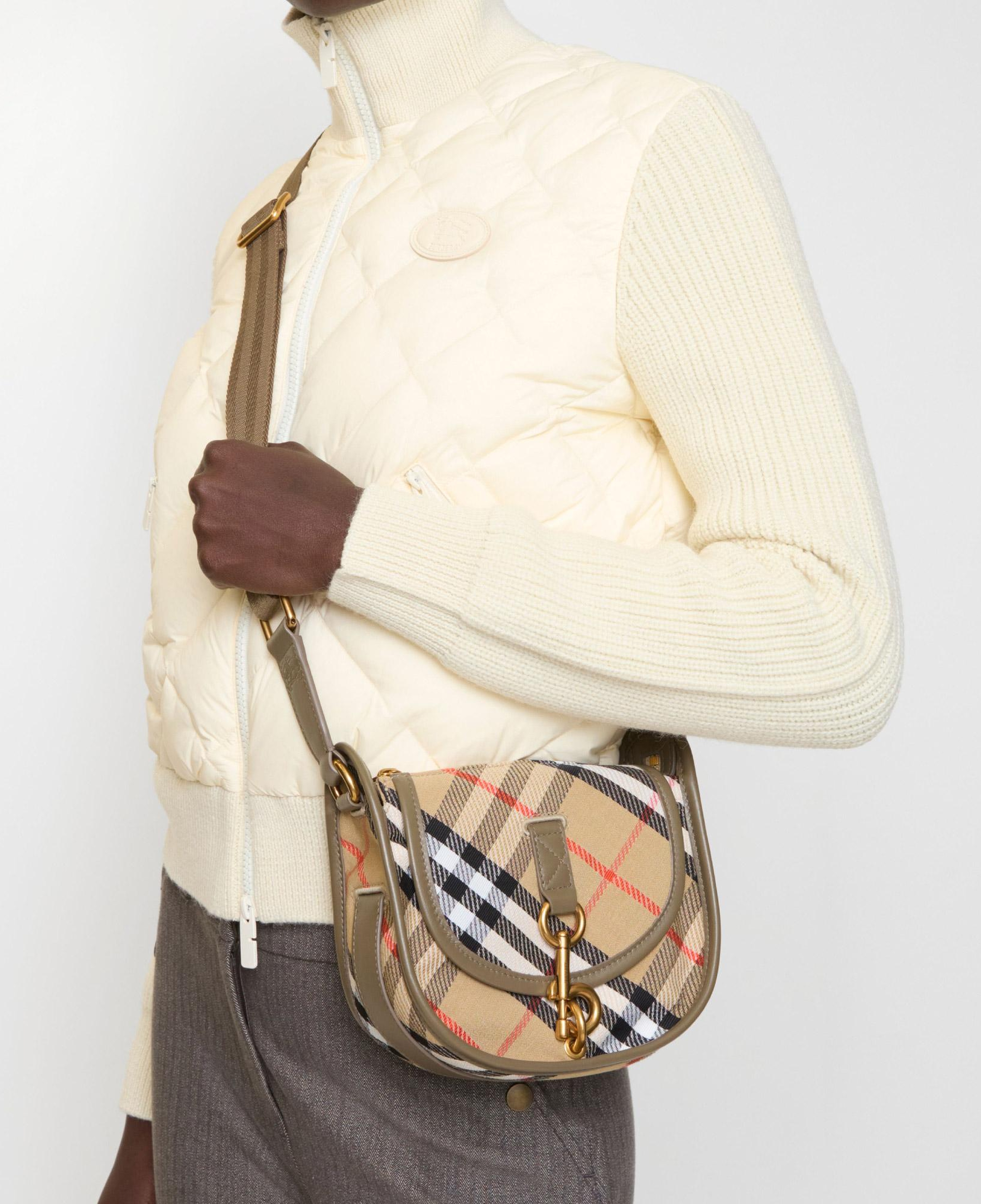 Burberry B Clıp Messenger Kadın Bej Çapraz Çanta