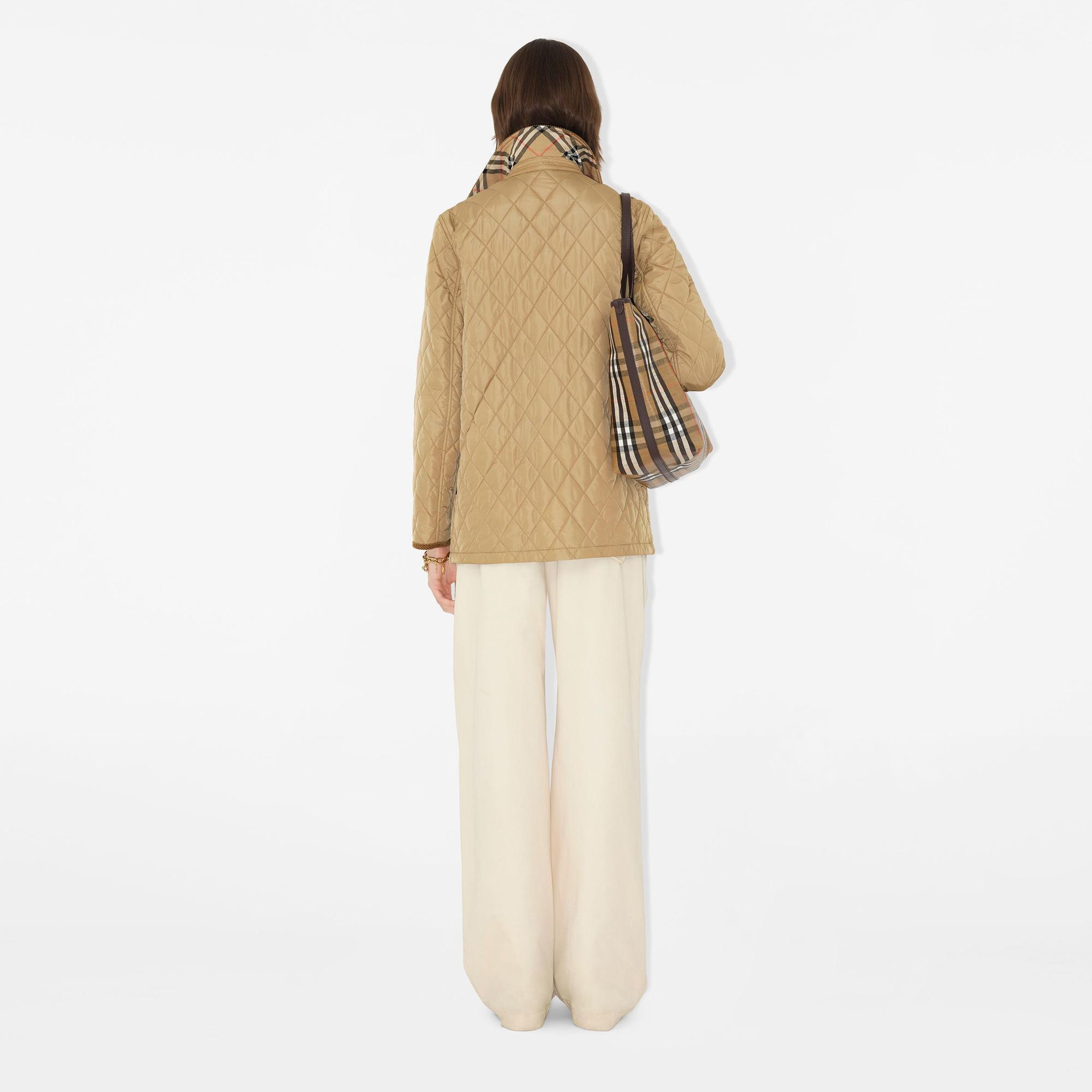 Burberry Quilted Nylon Barn Kadın Bej Mont