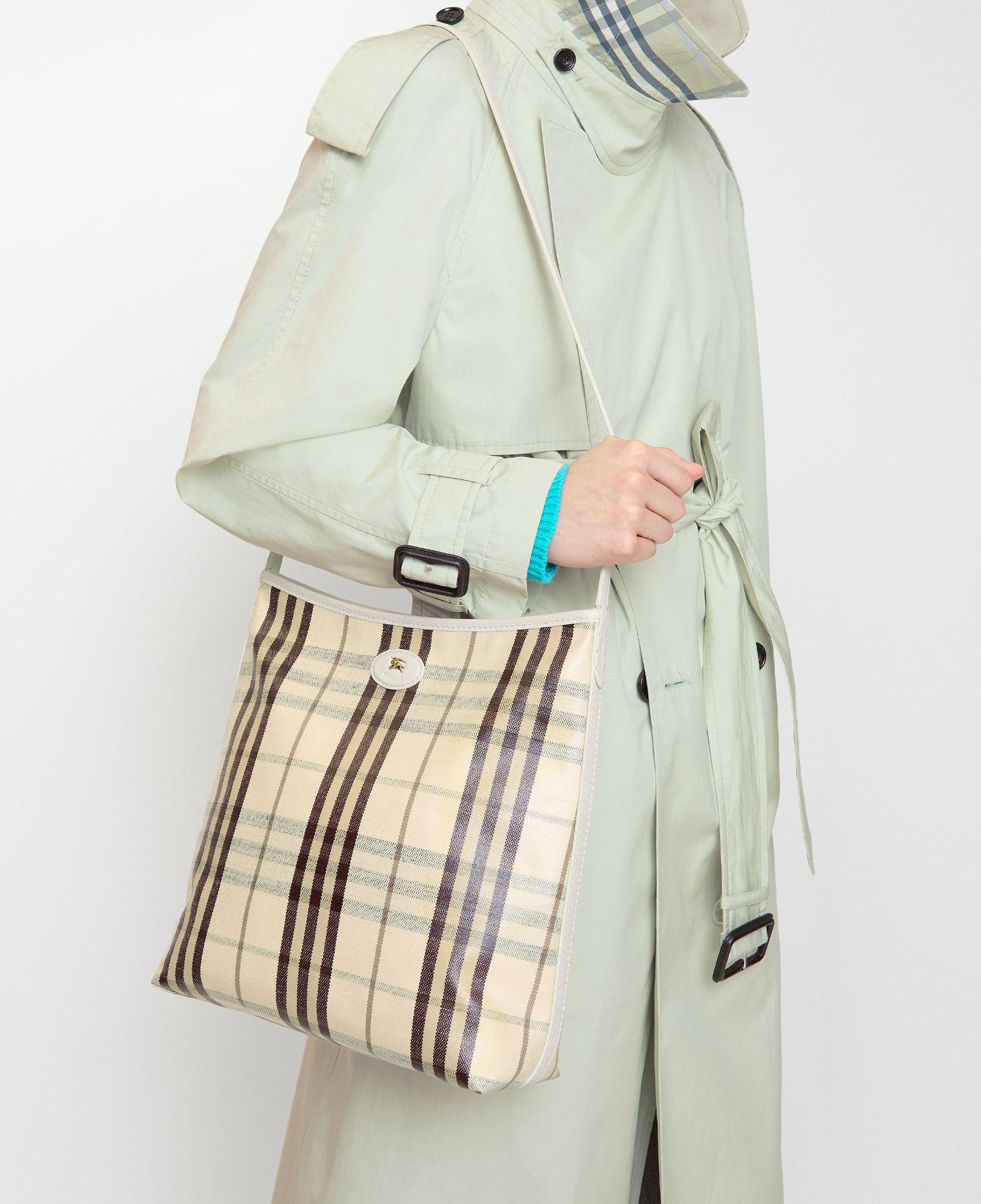 Burberry Highlands Kadın Bej Keten Omuz Çantası