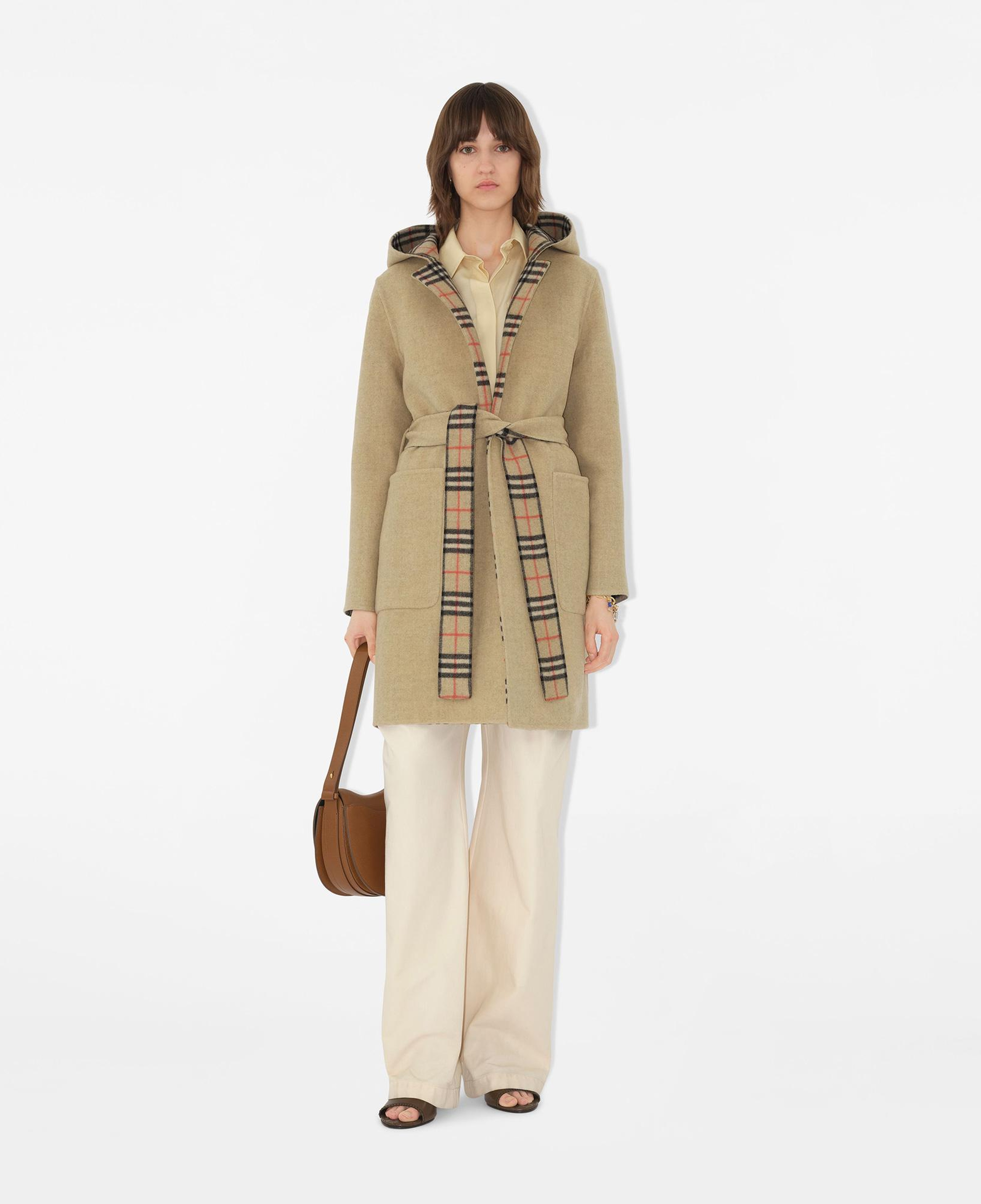 Burberry Hampshire Reversible Wool Hooded Wrap Kadın Bej Kaban