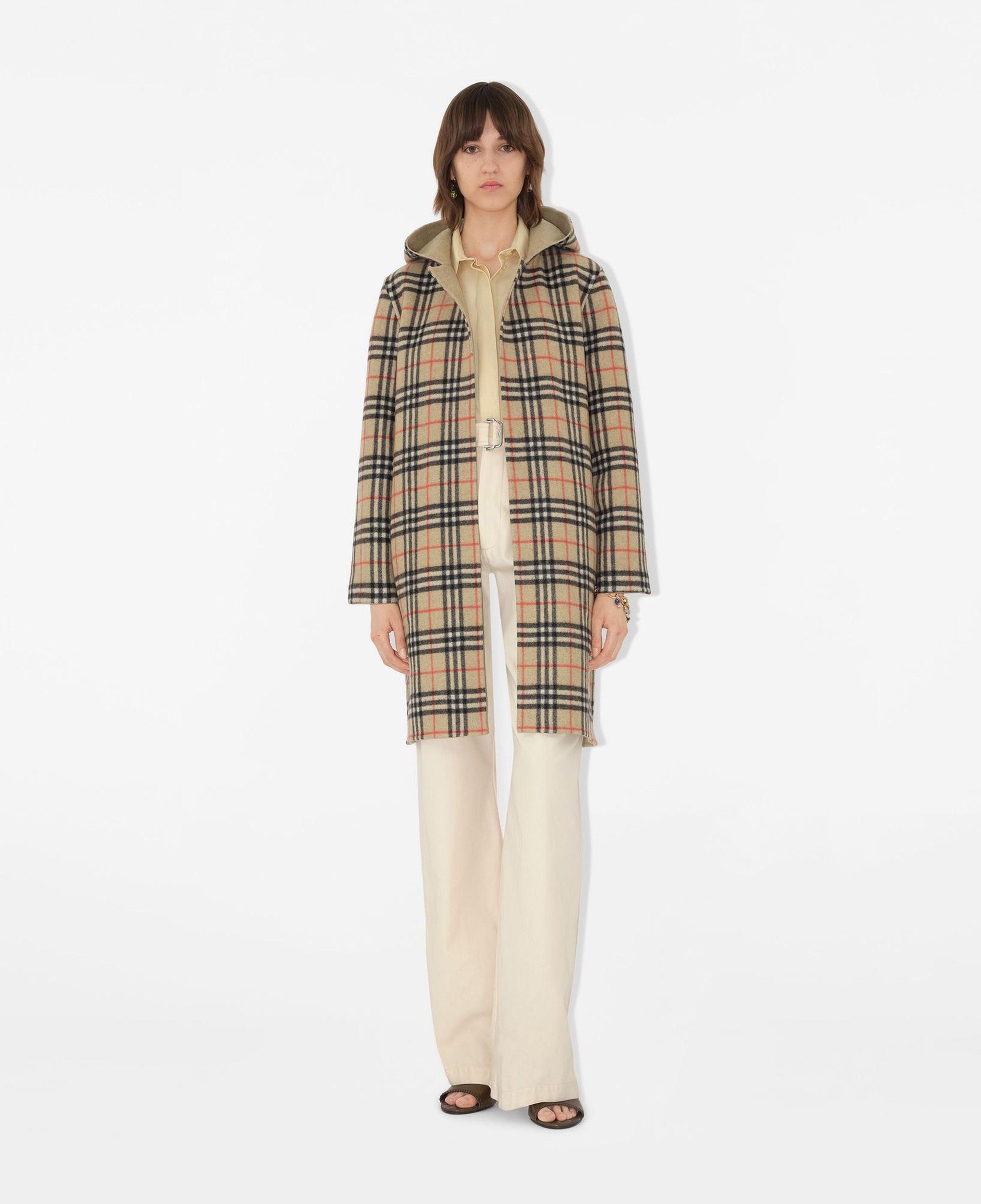 Burberry Hampshire Reversible Wool Hooded Wrap Kadın Bej Kaban