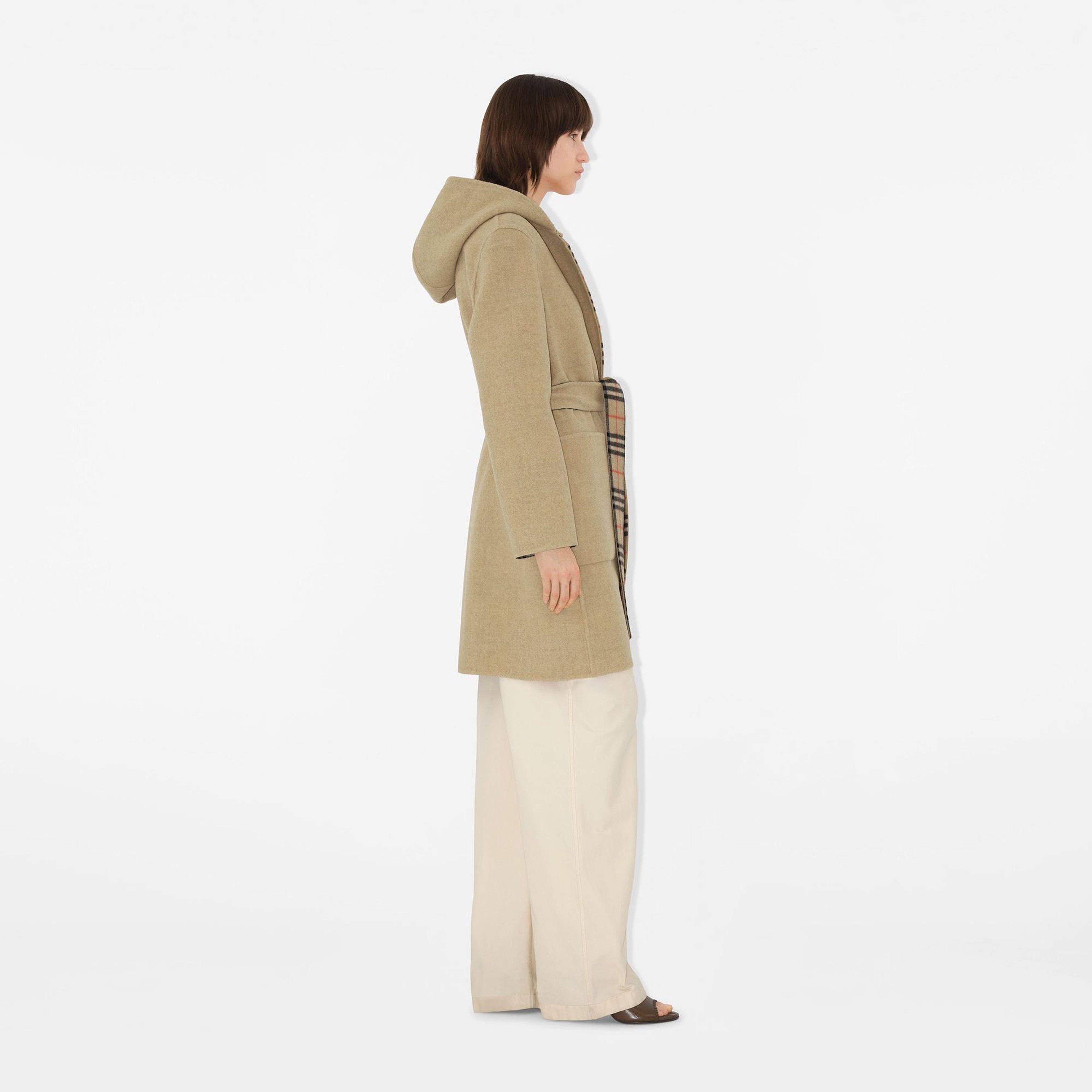 Burberry Hampshire Reversible Wool Hooded Wrap Kadın Bej Kaban
