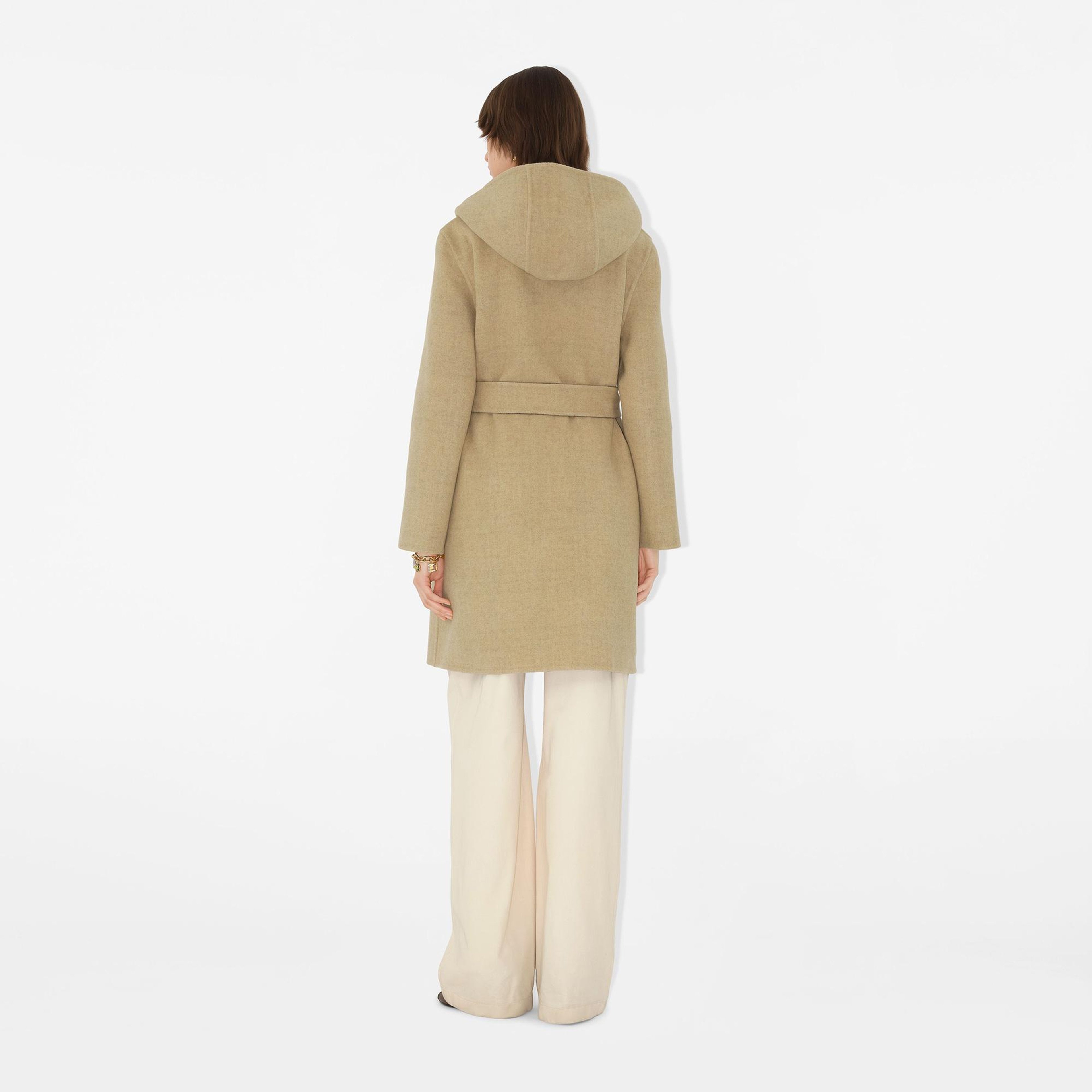 Burberry Hampshire Reversible Wool Hooded Wrap Kadın Bej Kaban