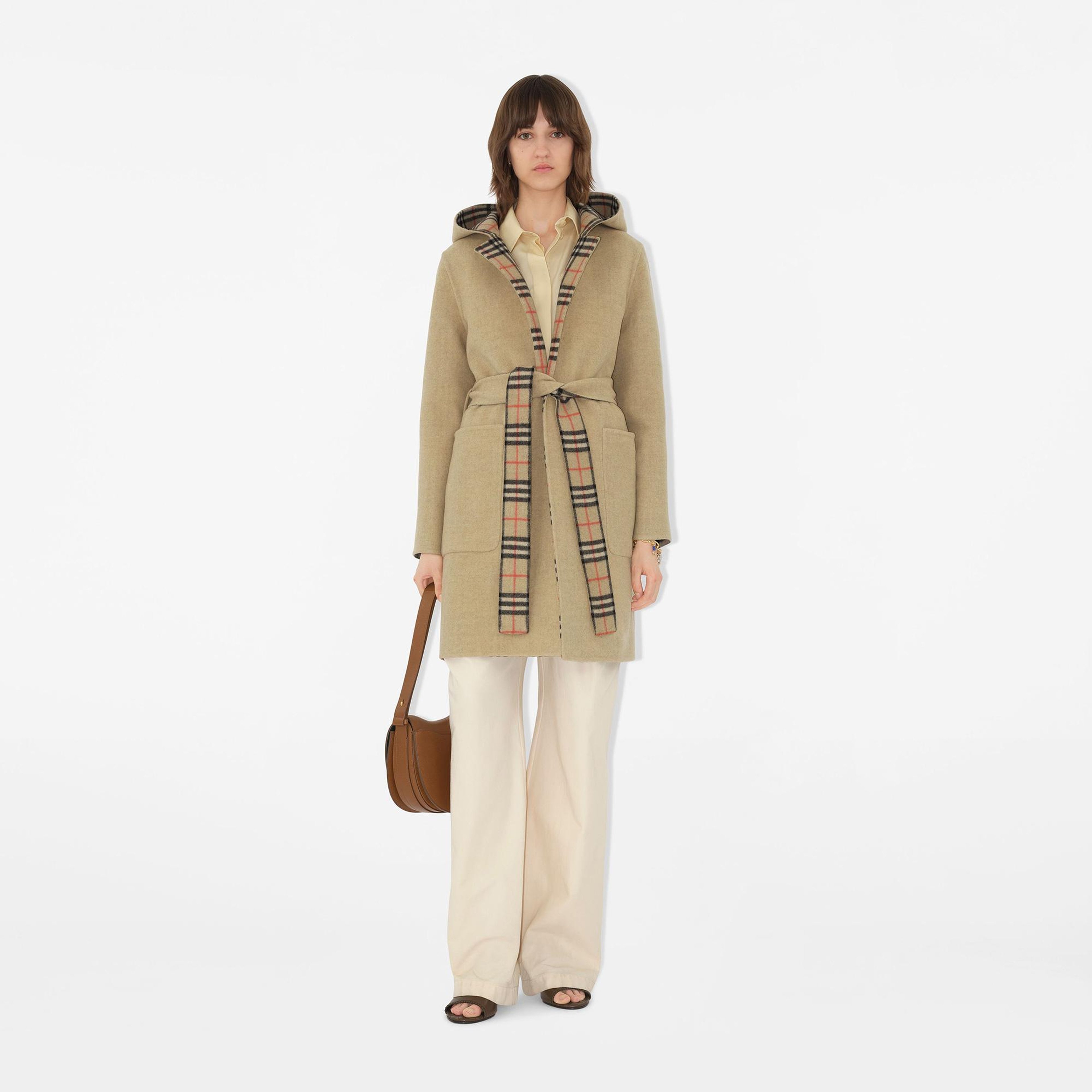 Burberry Hampshire Reversible Wool Hooded Wrap Kadın Bej Kaban