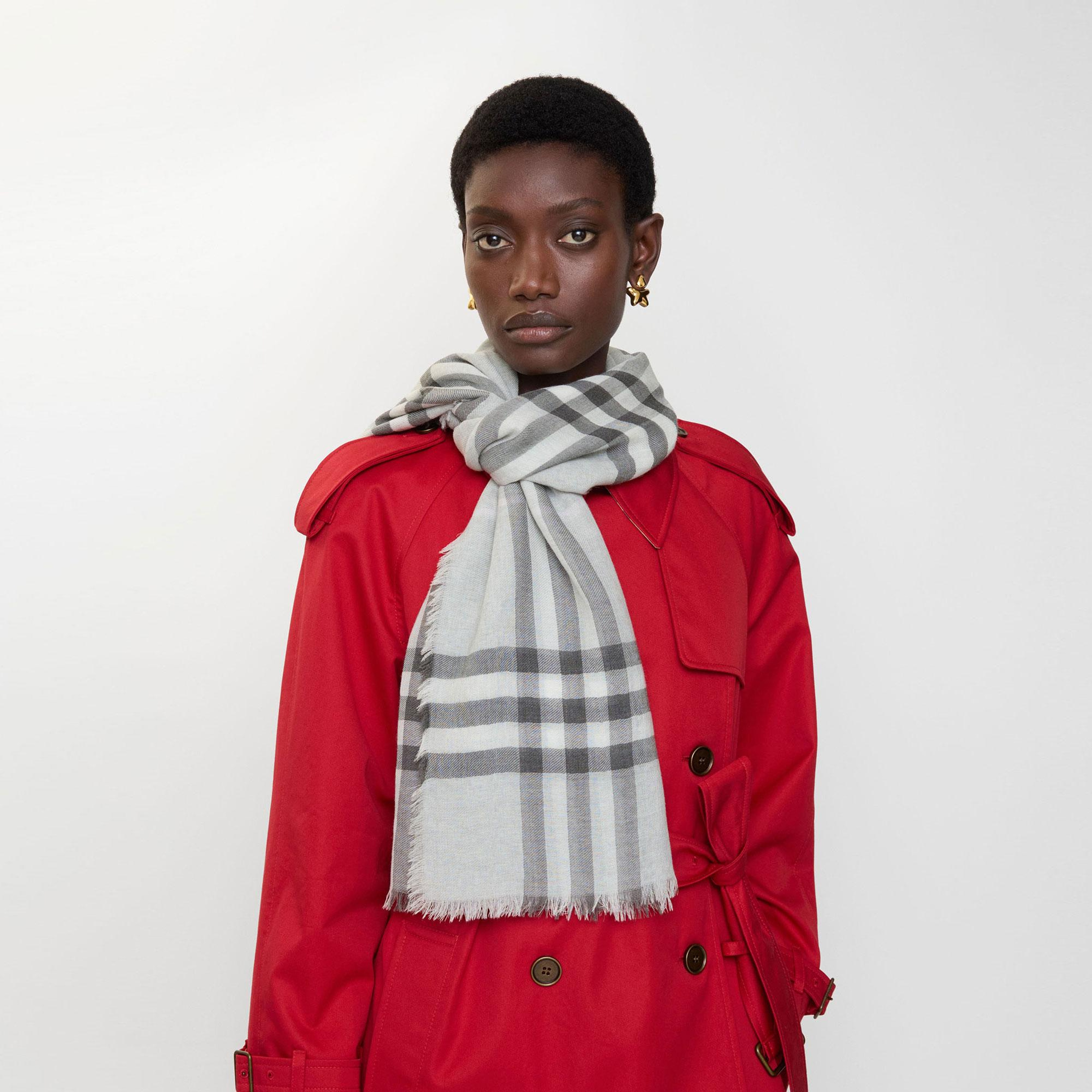 Burberry Giant Wide Check Wool Kadın Gri Atkı