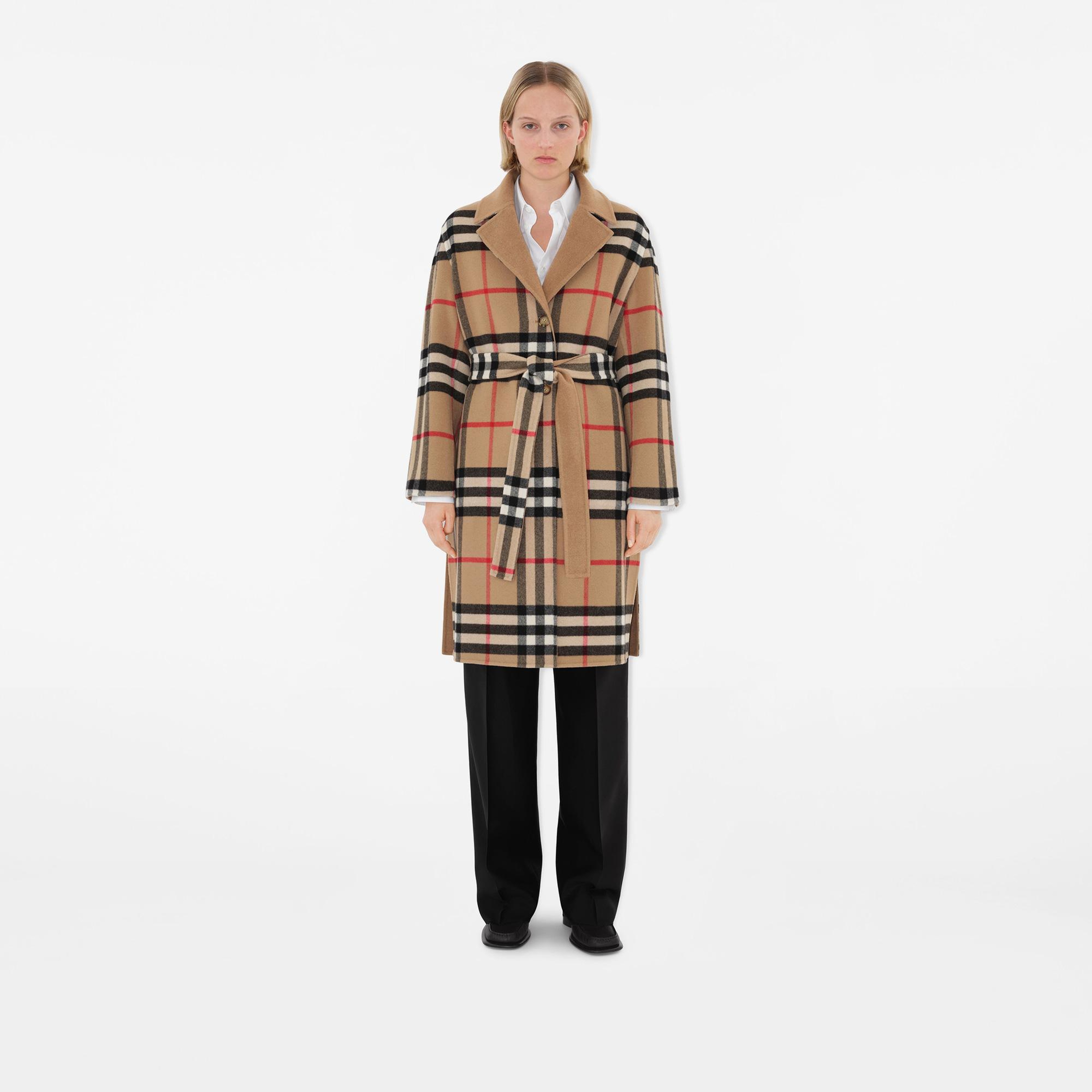 Burberry Reversible Check Yün Kadın Bej Mont