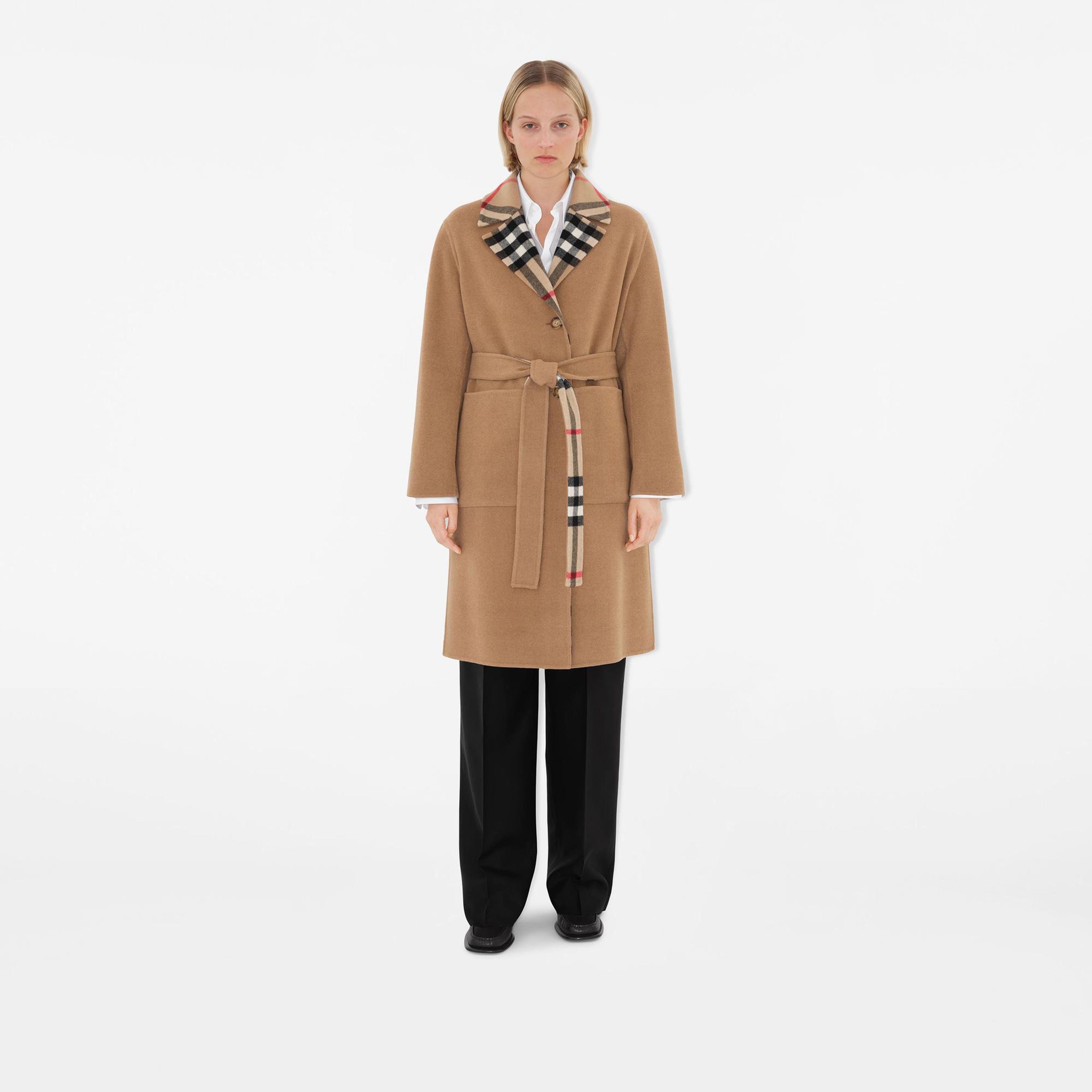Burberry Reversible Check Yün Kadın Bej Mont