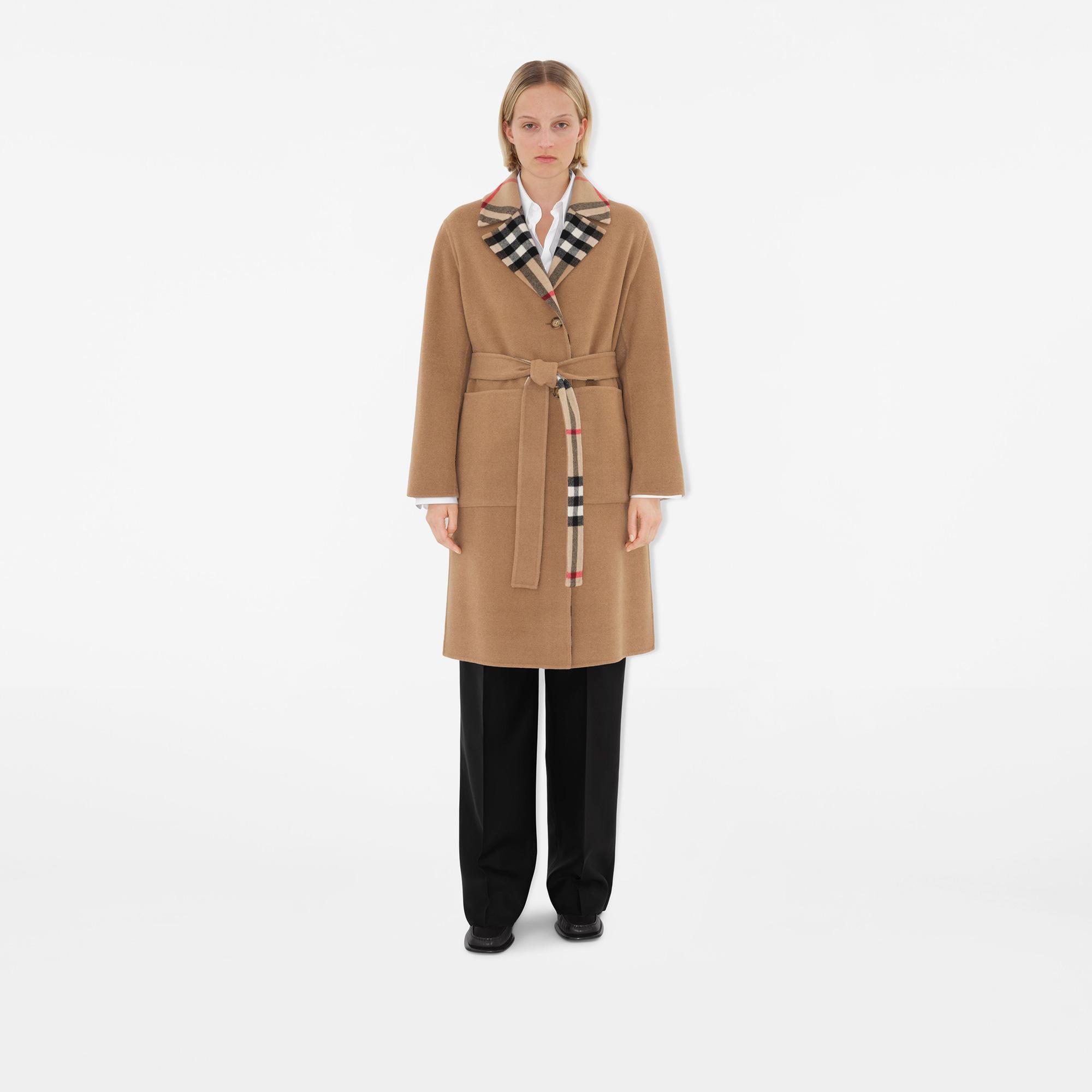 Burberry Reversible Check Yün Kadın Bej Mont