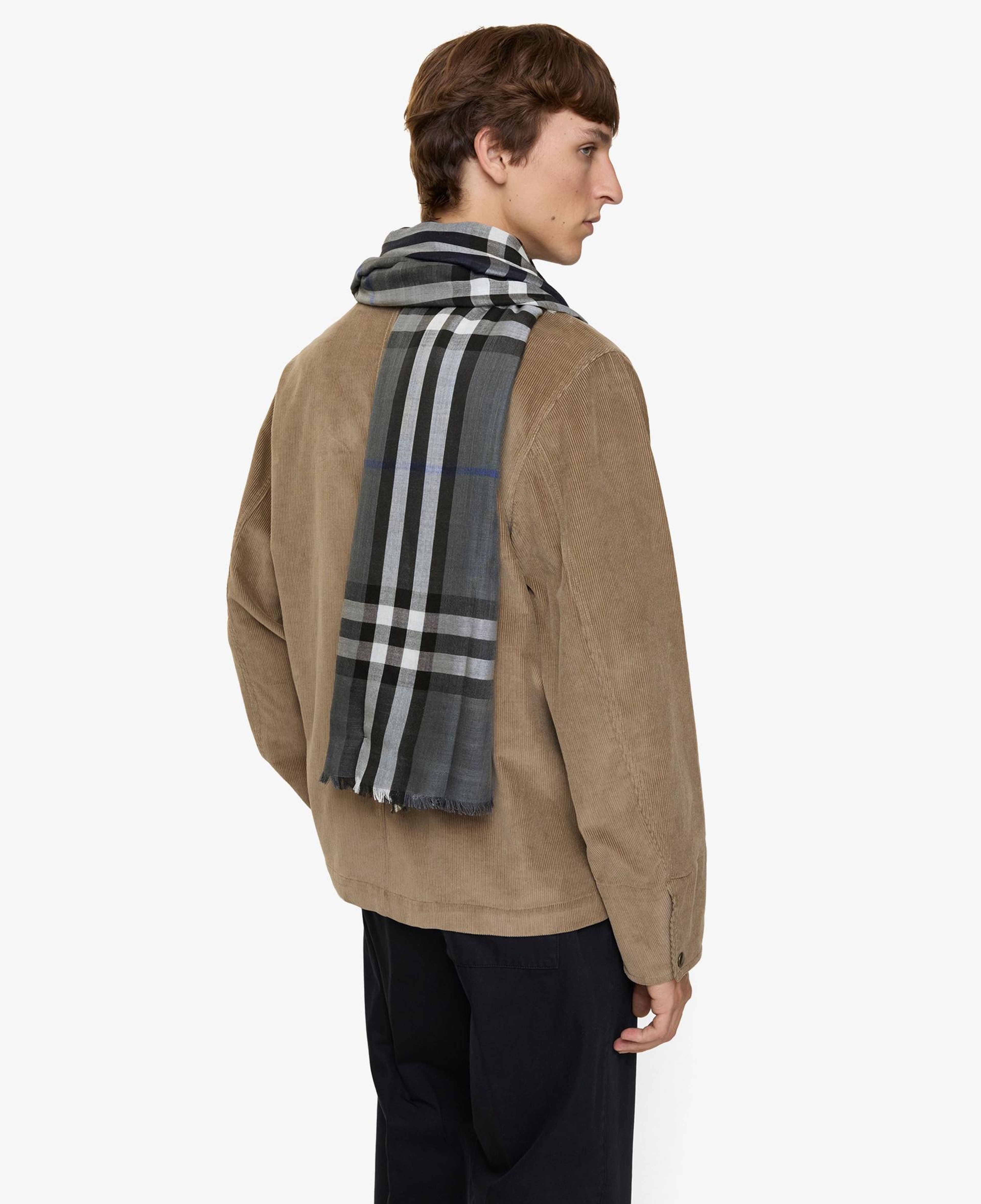 Burberry Med Kadın Gri Atkı