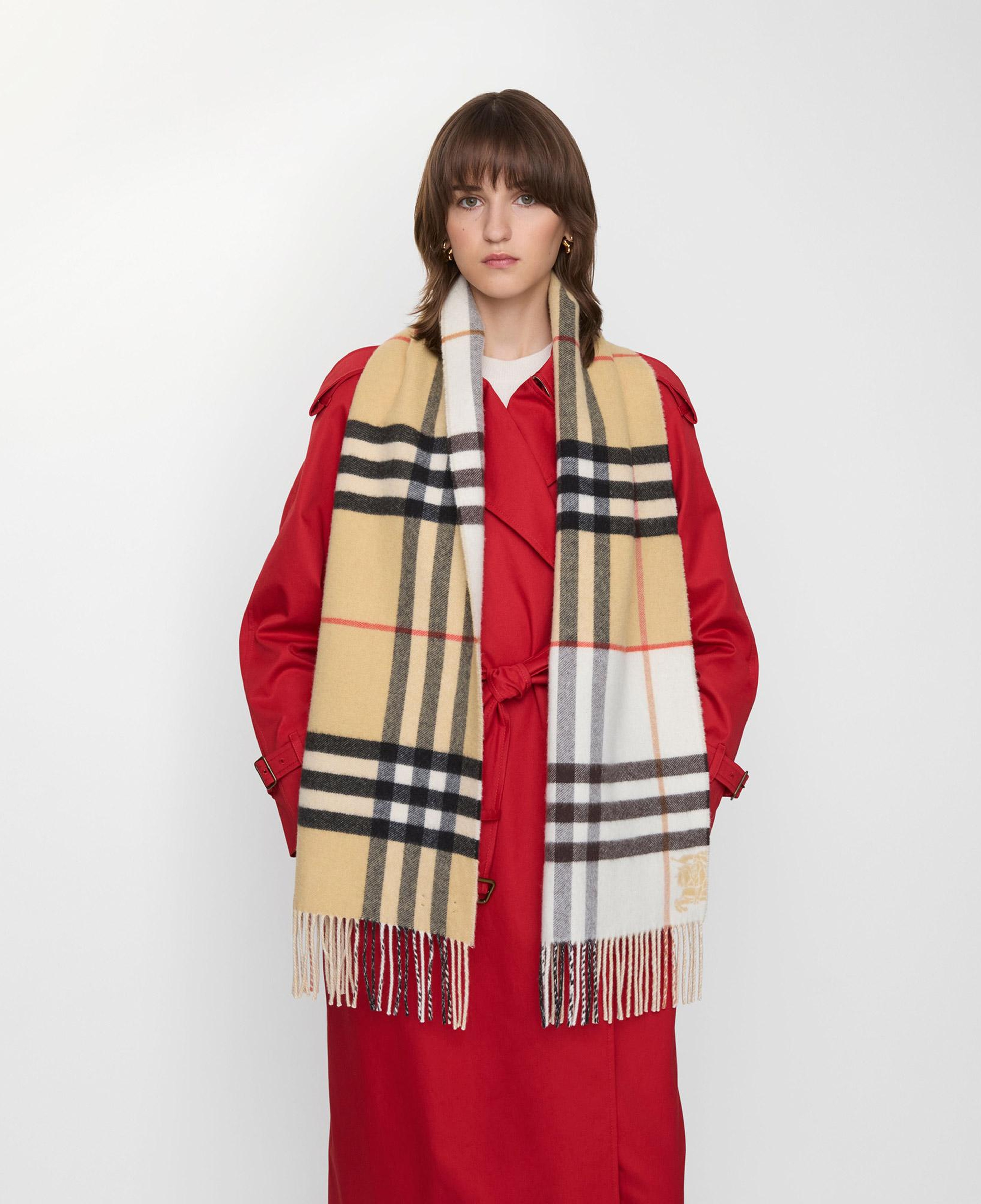 Burberry Kadın Krem Atkı