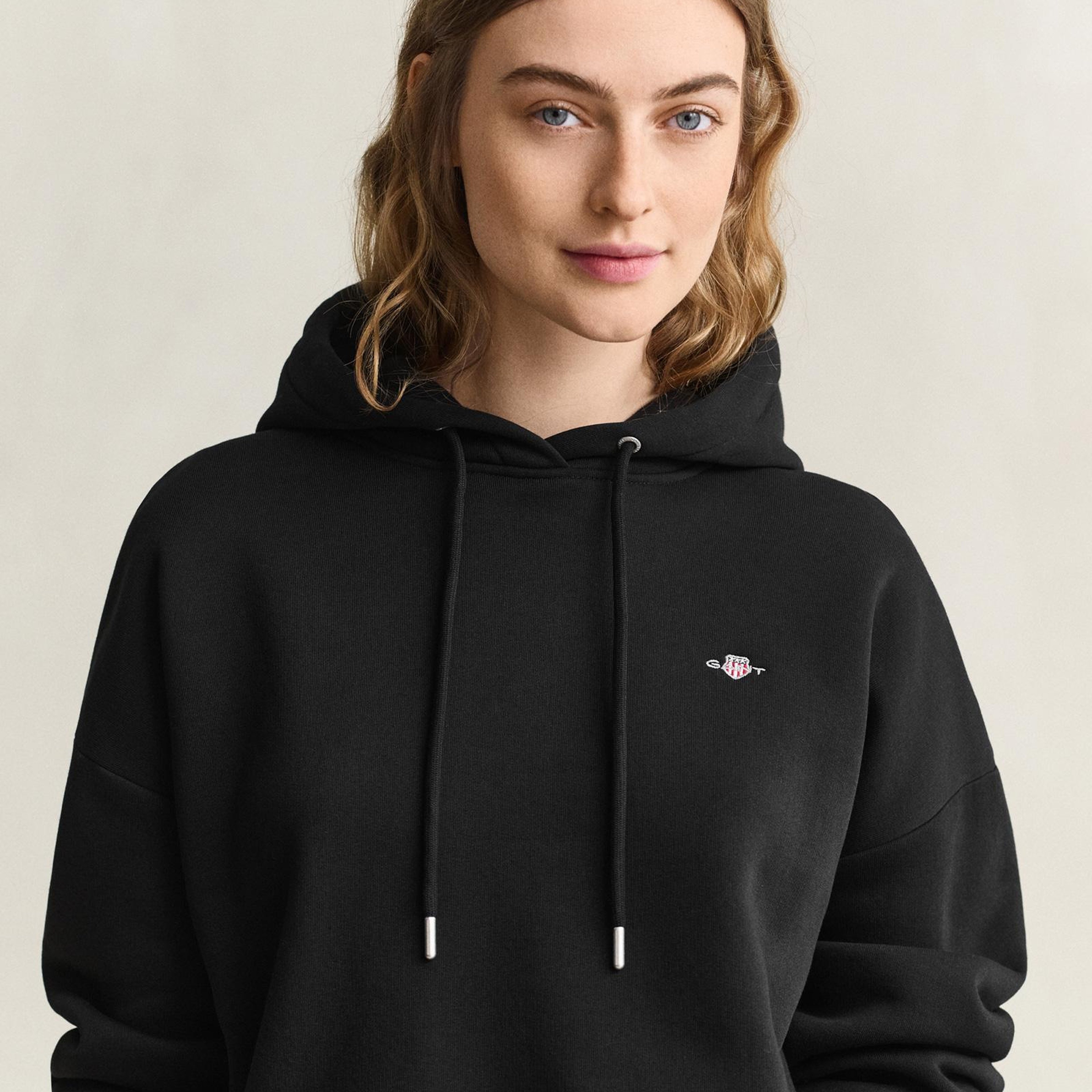 GANT Kadın Siyah Relaxed Fit Kapüşonlu Sweatshirt