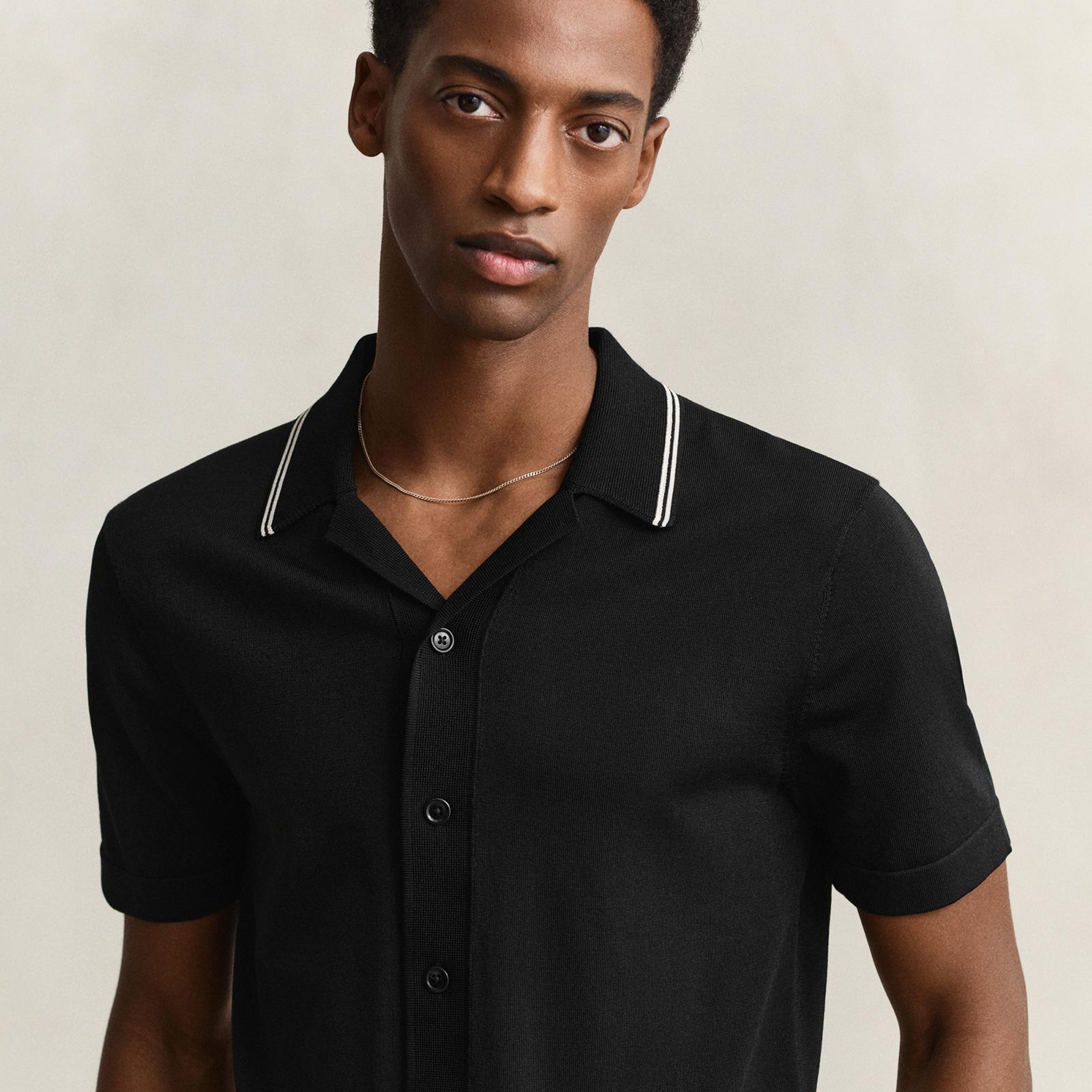 GANT Erkek Siyah Regular Fit Kısa Kollu Resort Yaka Gömlek