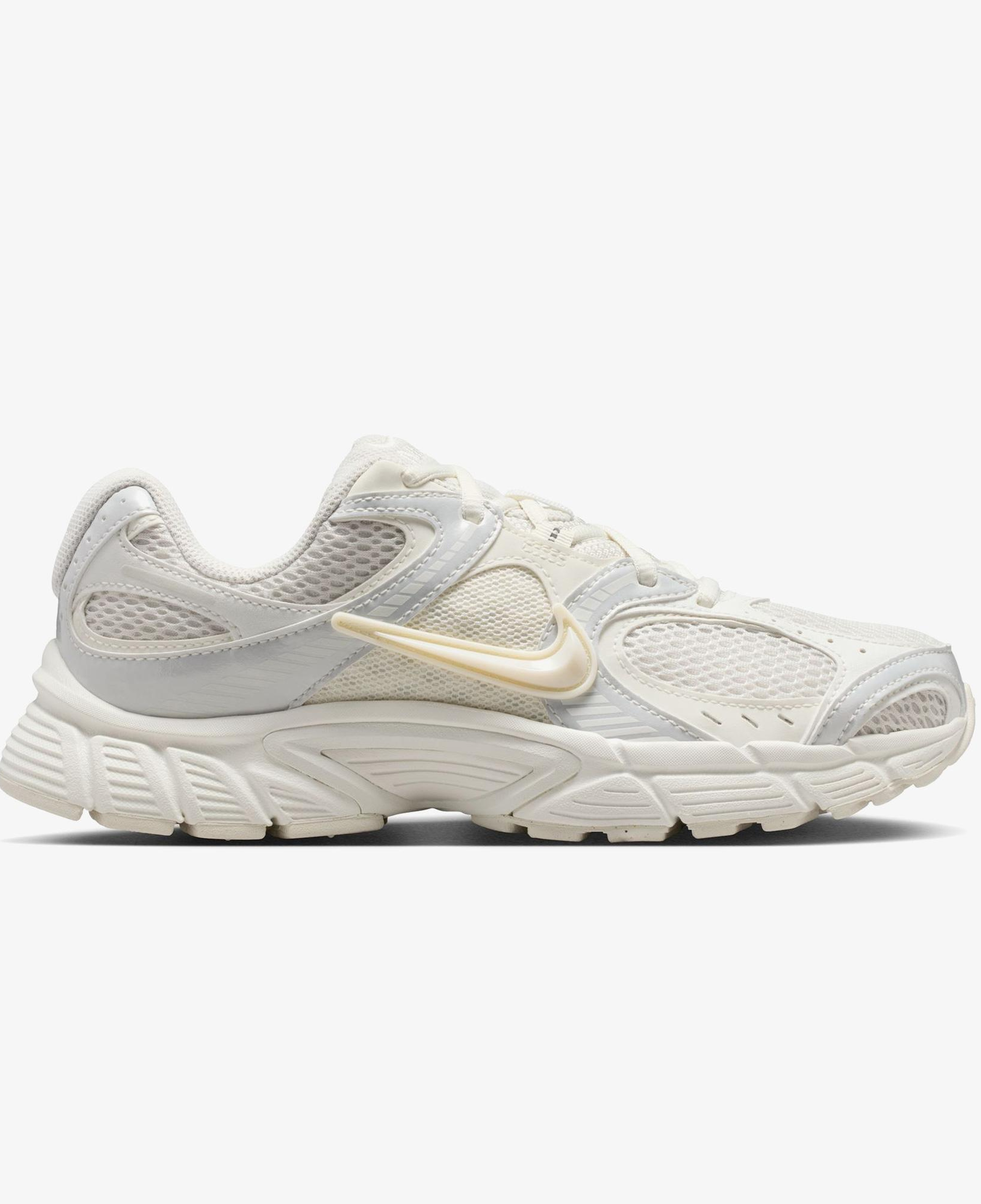 Nike V5 RNR Kadın Krem Rengi Spor Ayakkabı
