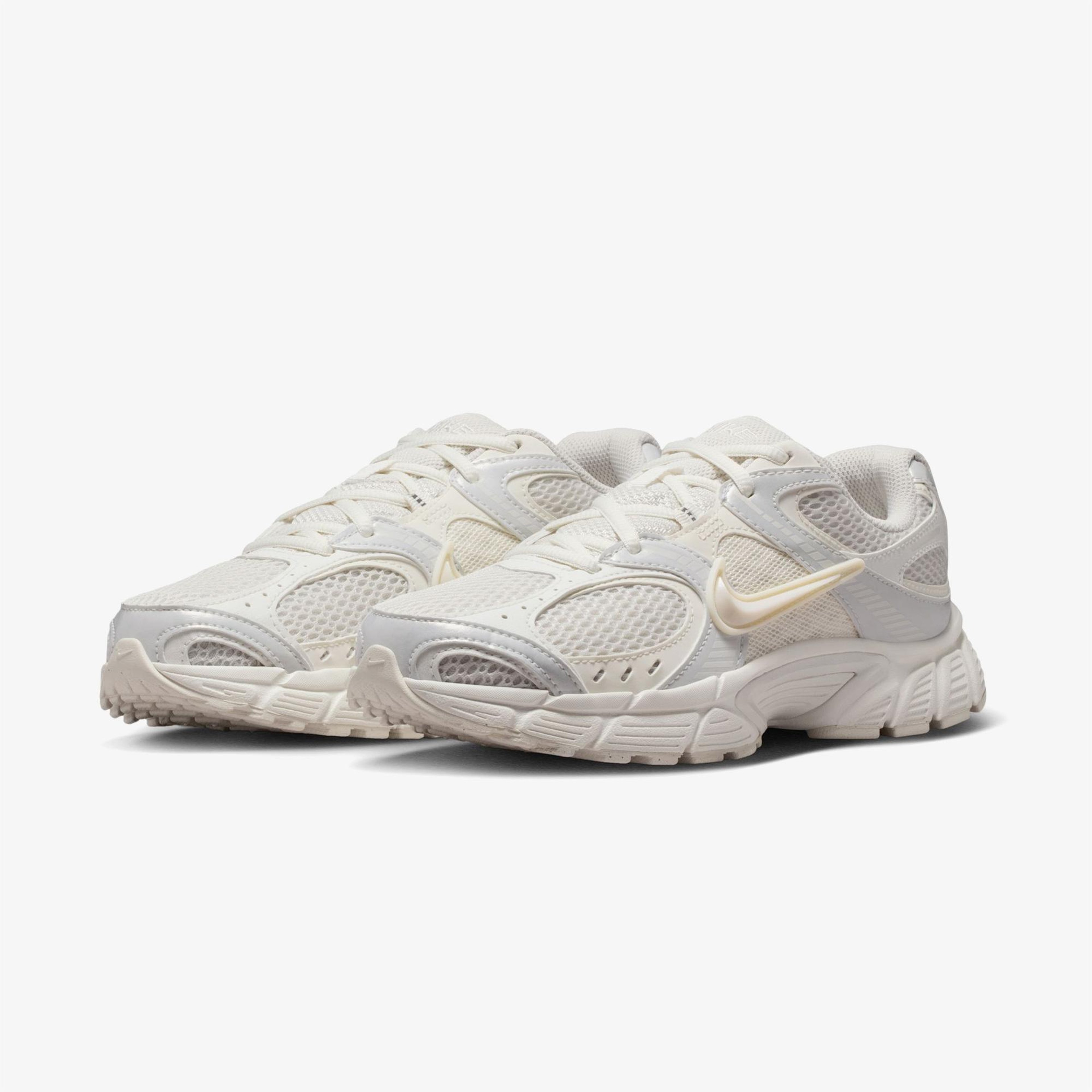 Nike V5 RNR Kadın Krem Rengi Spor Ayakkabı