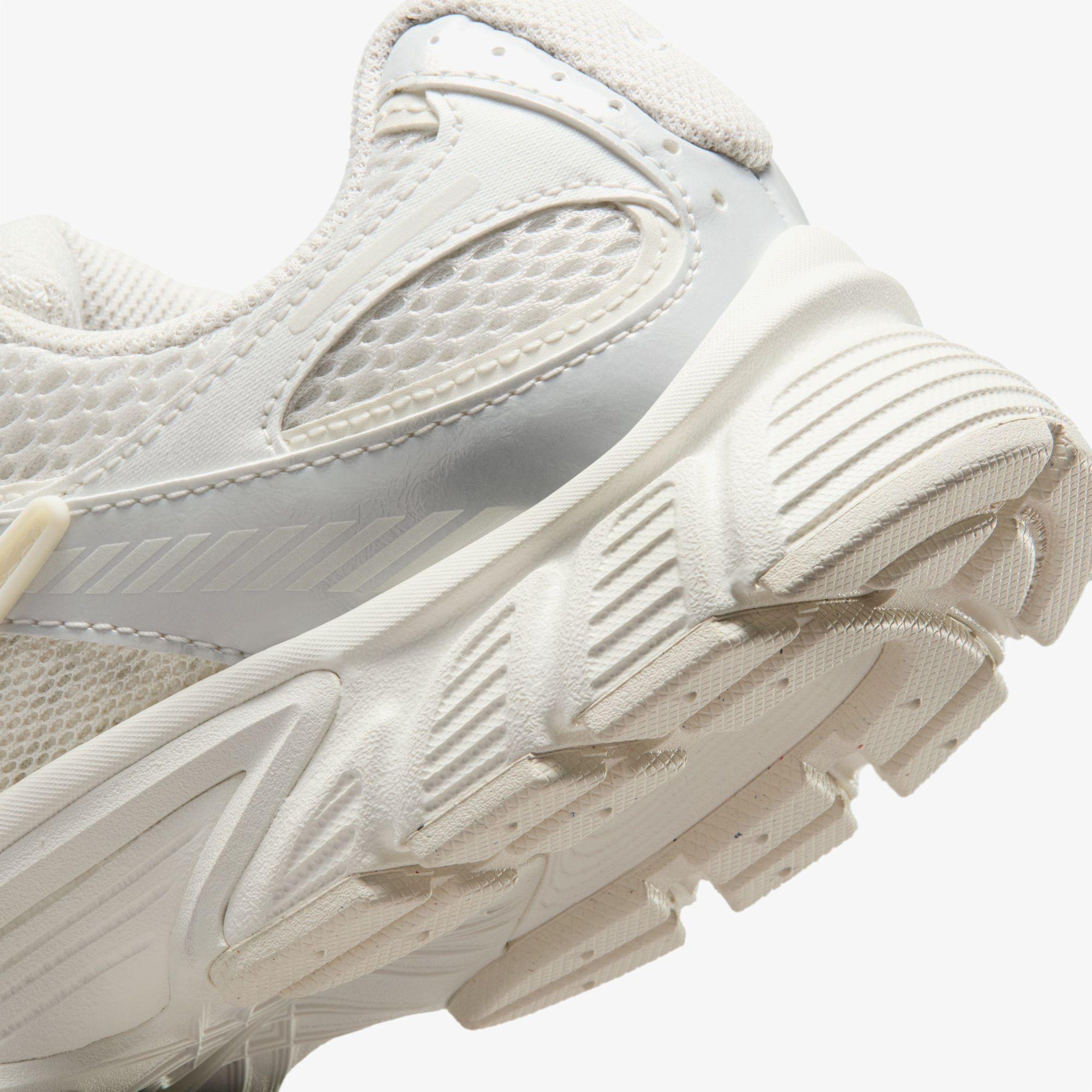Nike V5 RNR Kadın Krem Rengi Spor Ayakkabı