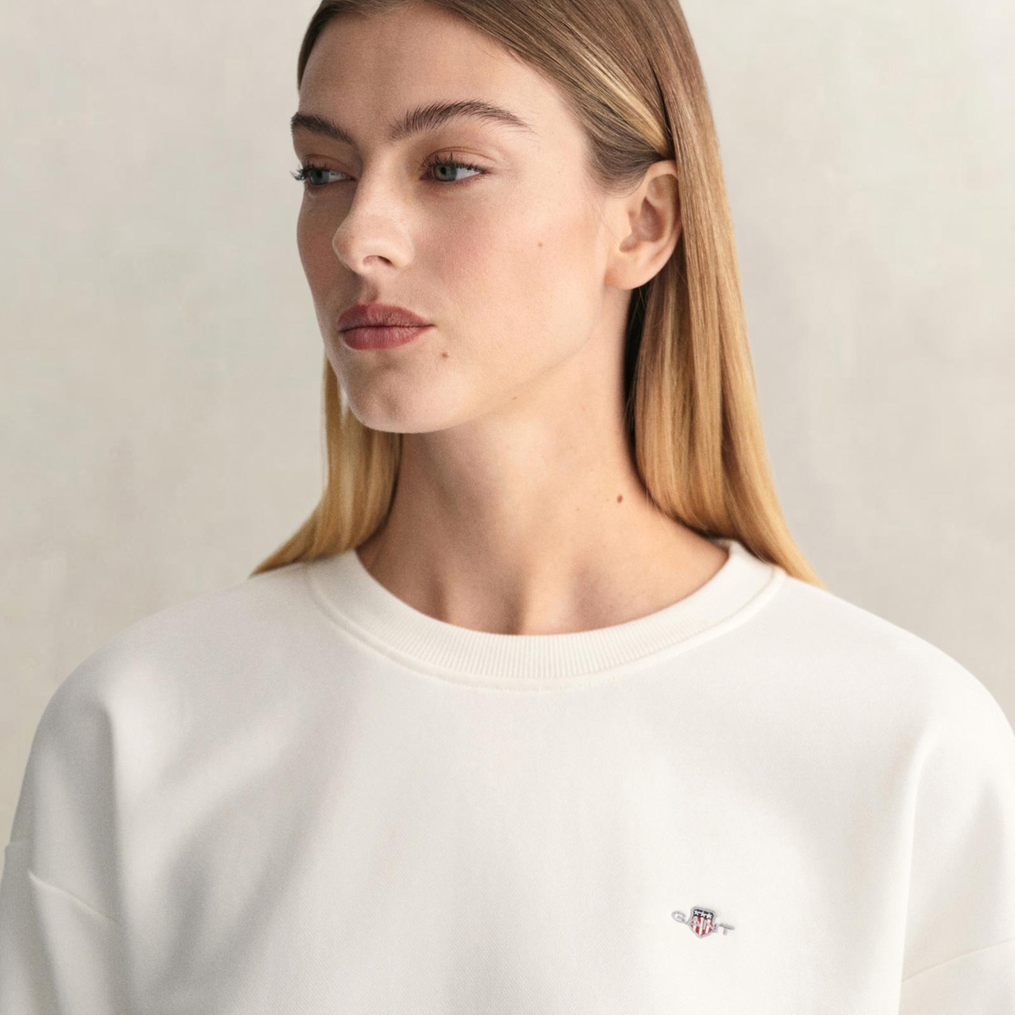 GANT Kadın Beyaz Relaxed Fit Bisiklet Yaka Sweatshirt