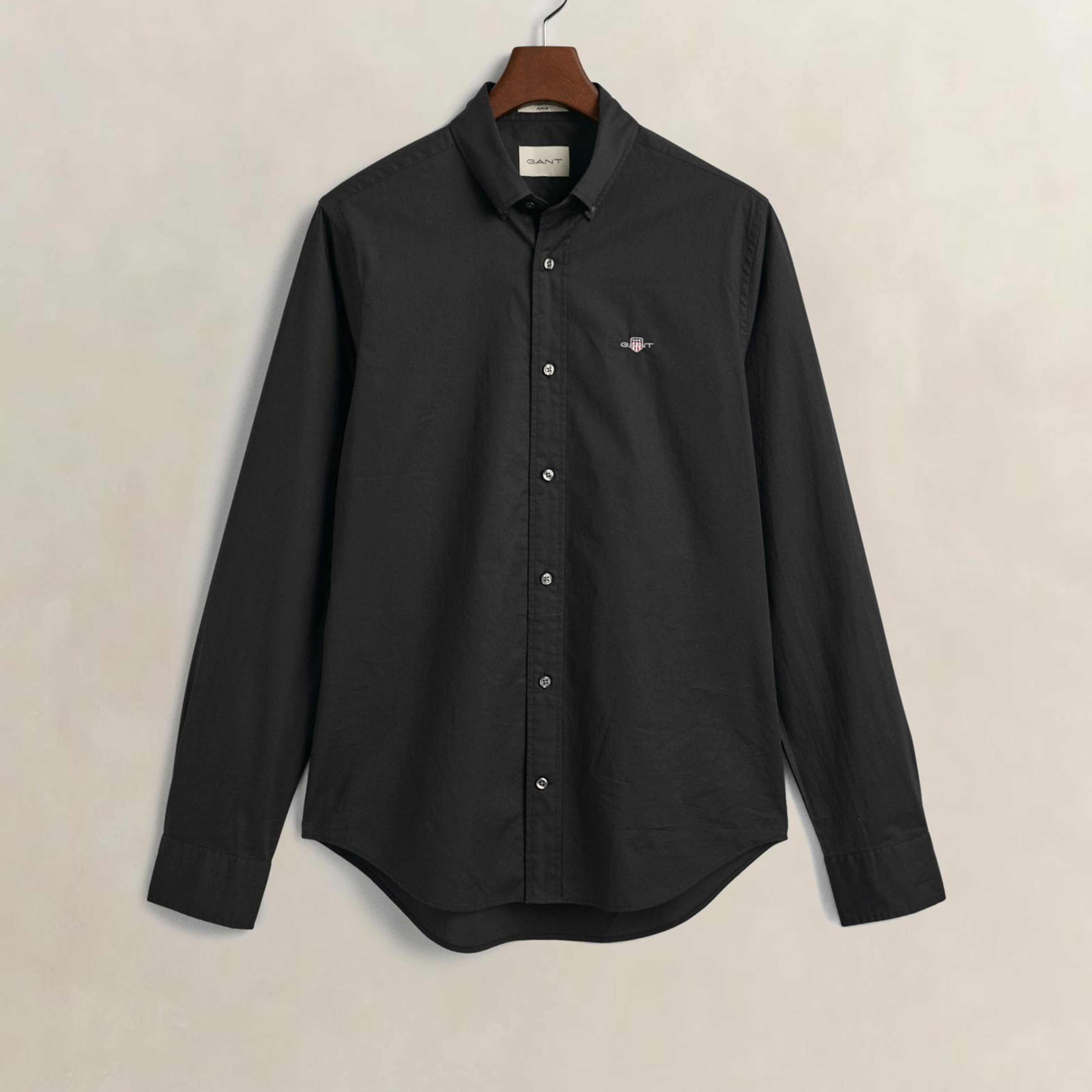 GANT Erkek Siyah Slim Fit Düğmeli Yaka Broadcloth Gömlek