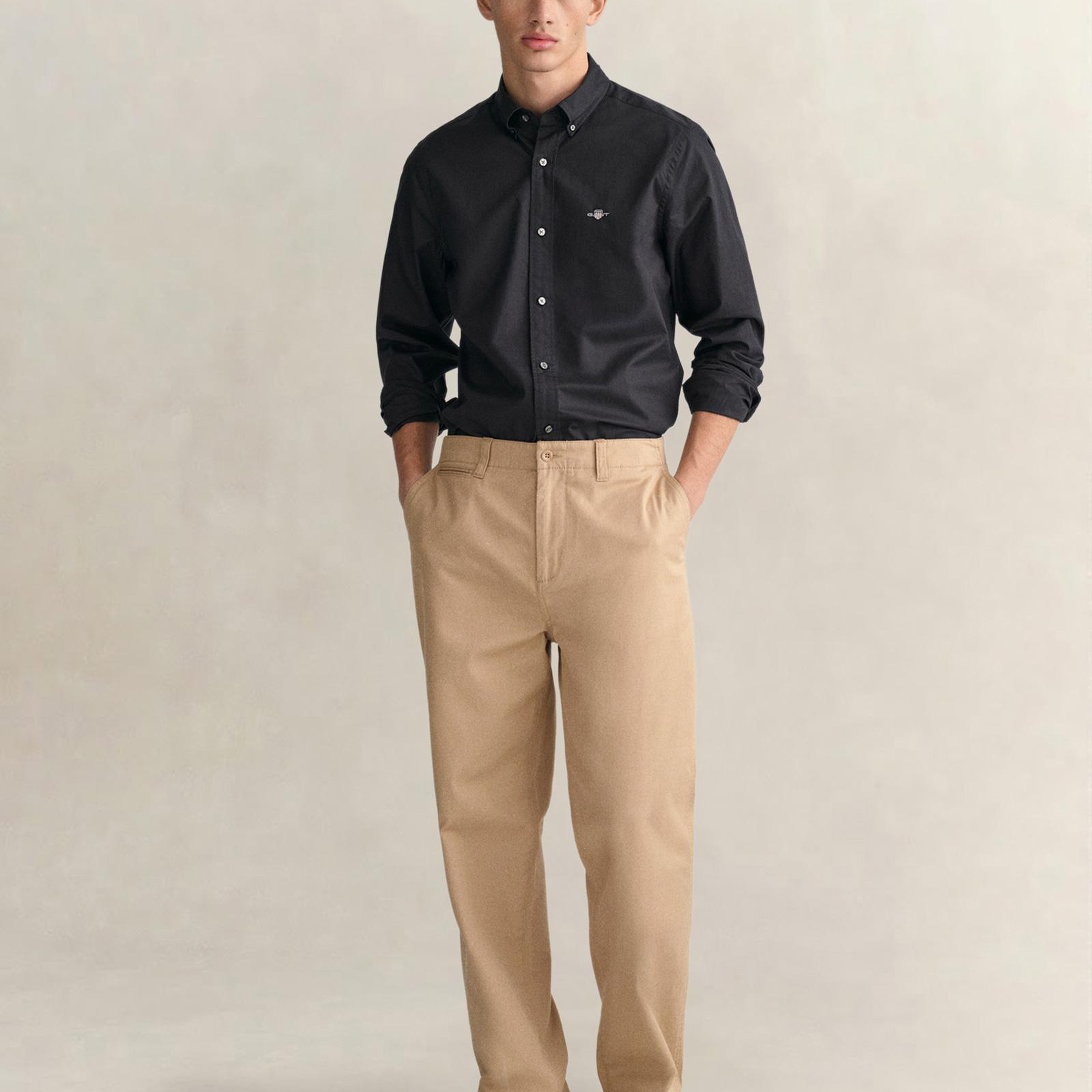 GANT Erkek Siyah Slim Fit Düğmeli Yaka Broadcloth Gömlek
