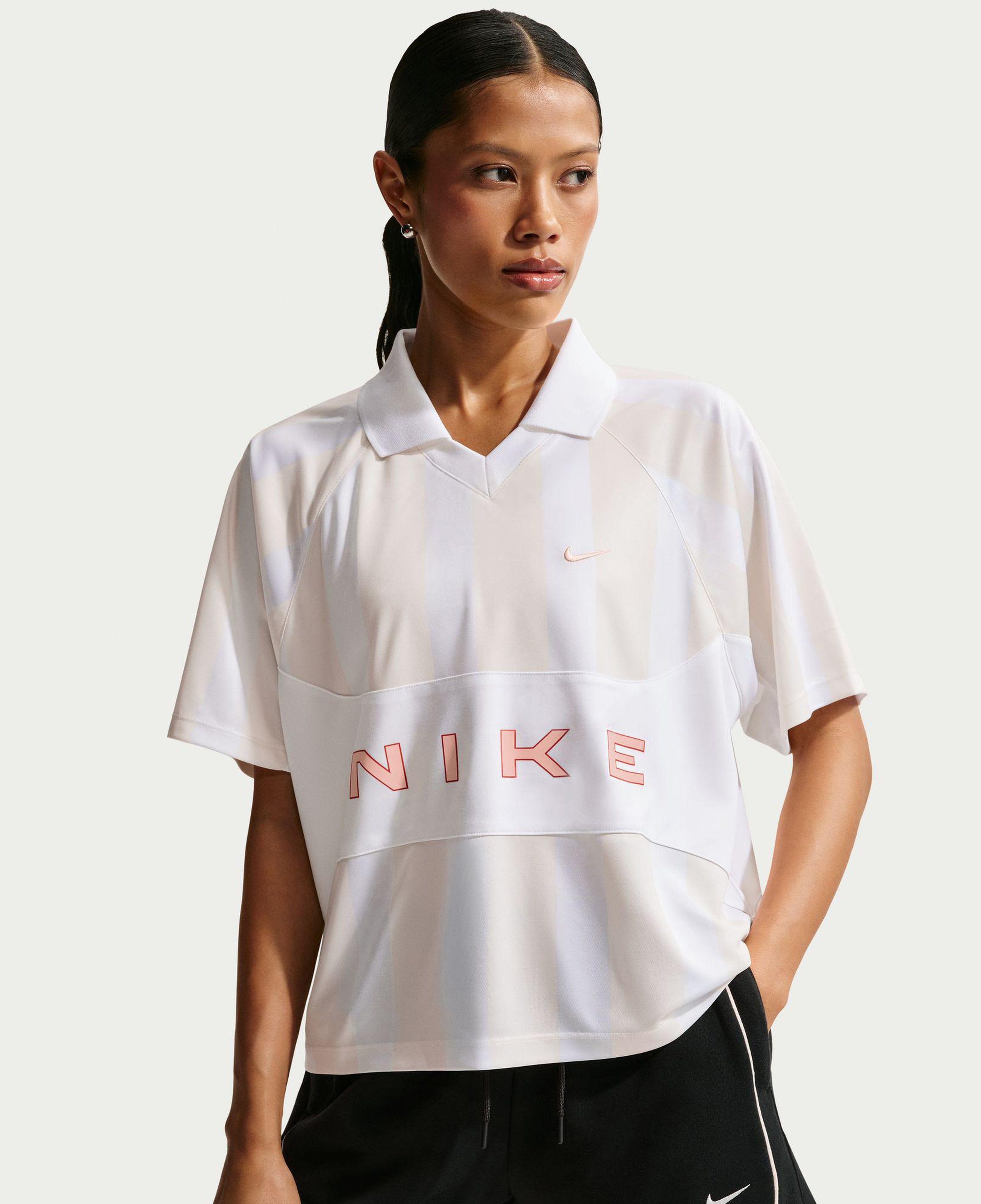 Nike Sportswear Kadın Beyaz T-Shirt