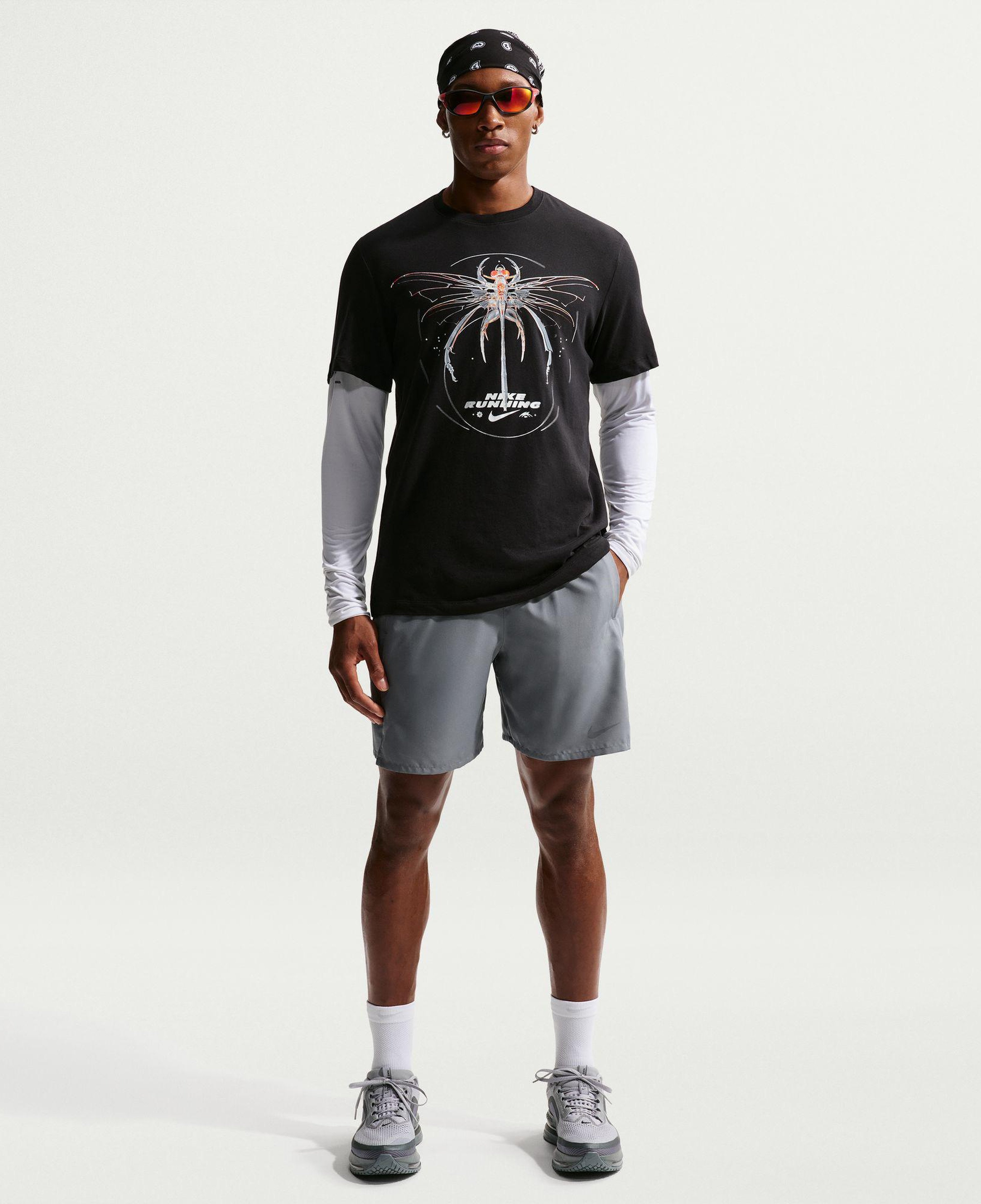 Nike Dri-Fit Miler 18 cm Erkek Gri Şort